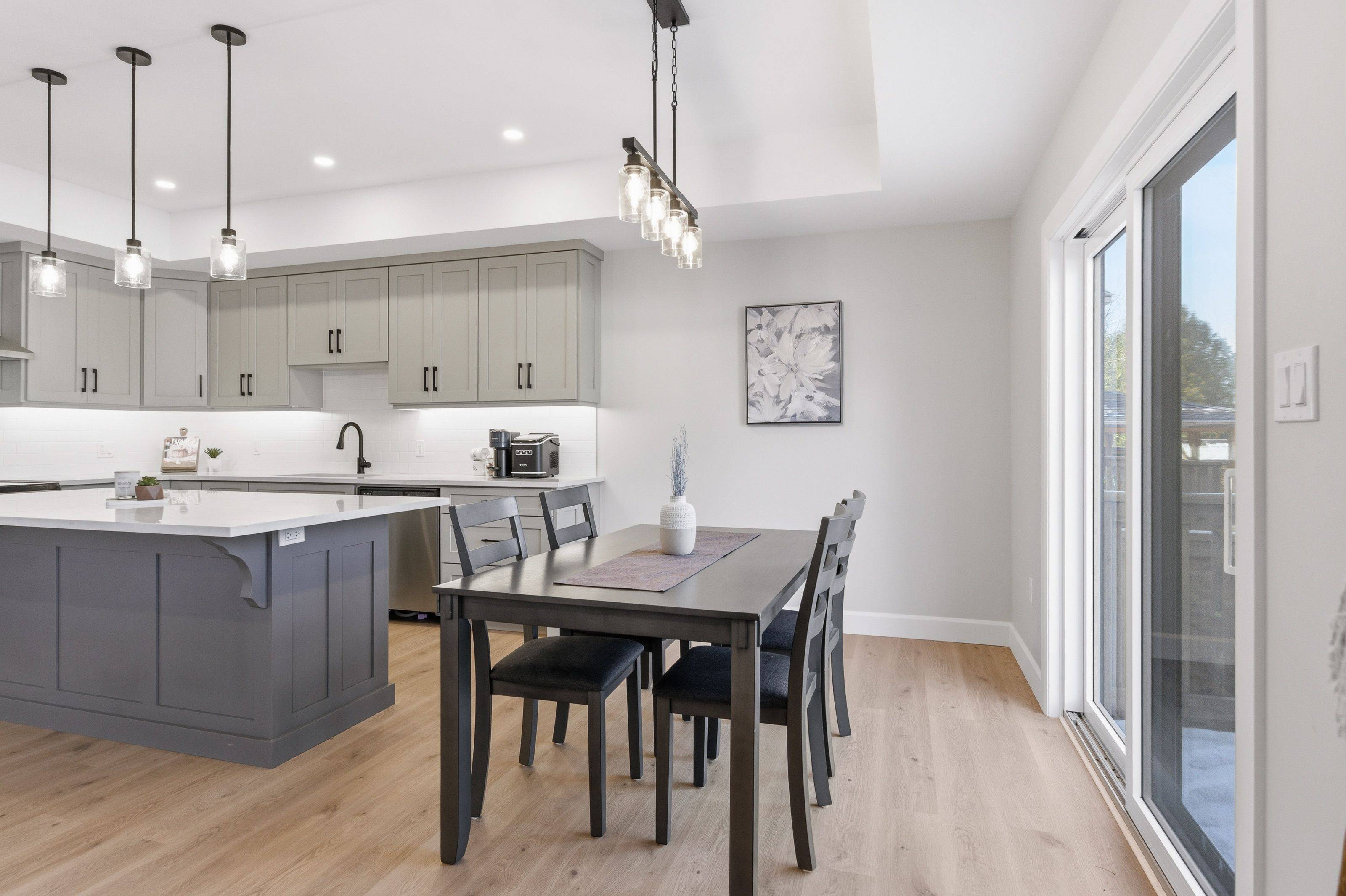 Essa, ON L0M 1B0,125B Sydenham ST