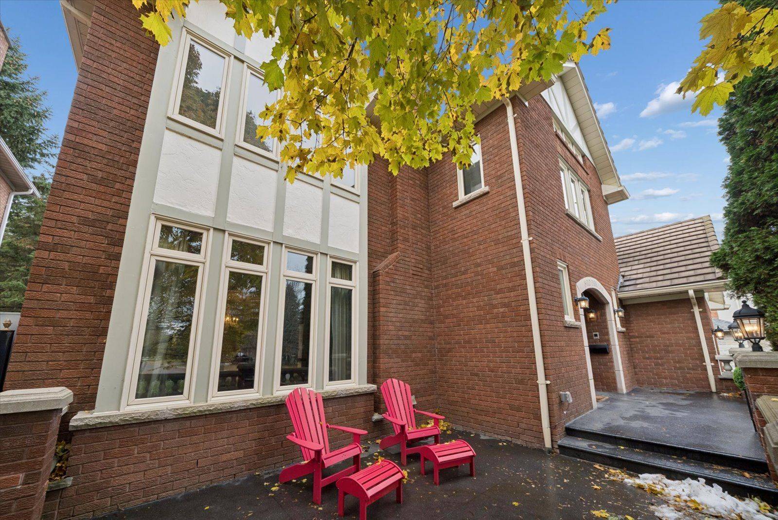 Richmond Hill, ON L4B 2L8,8 Old Park LN