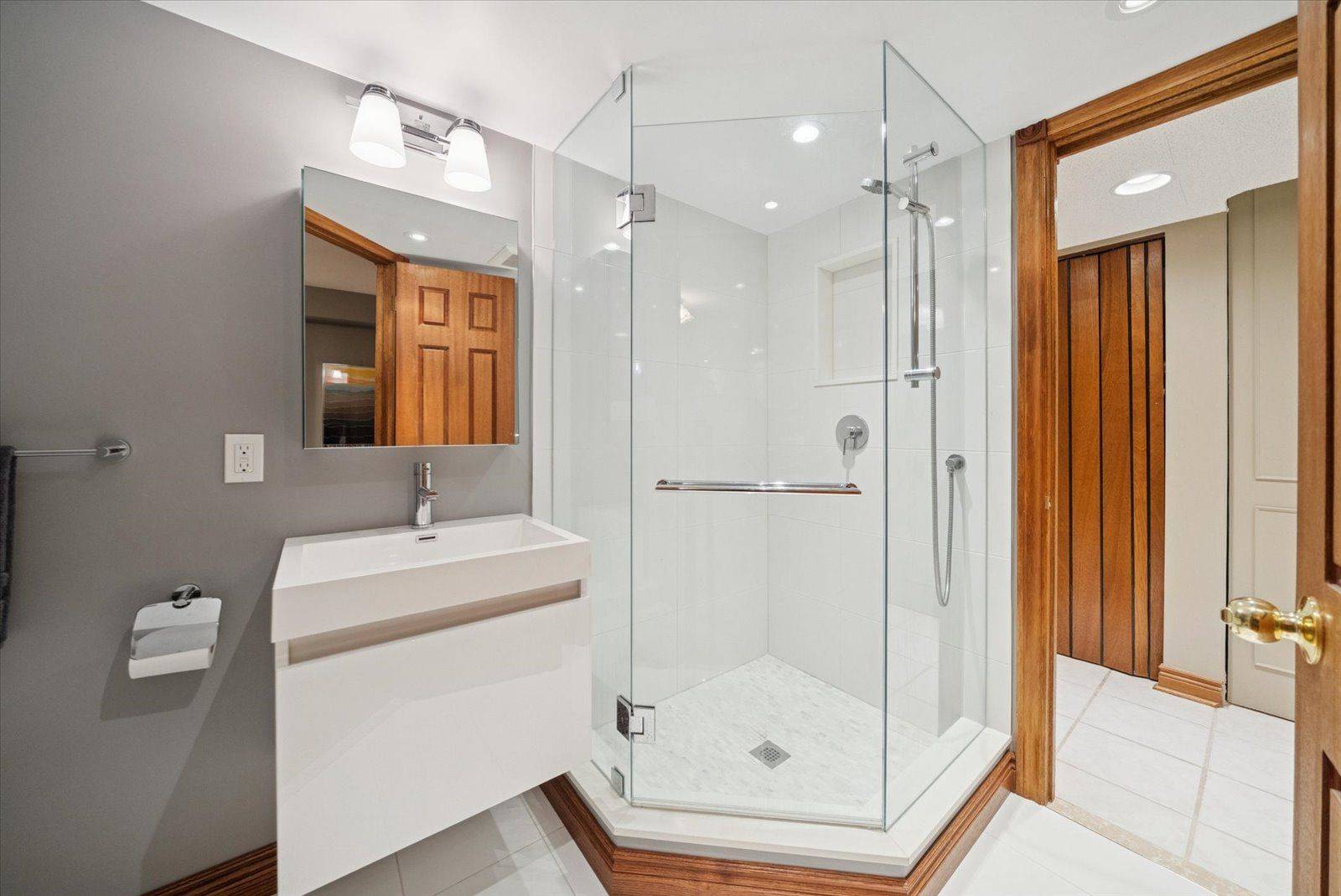 Richmond Hill, ON L4B 2L8,8 Old Park LN