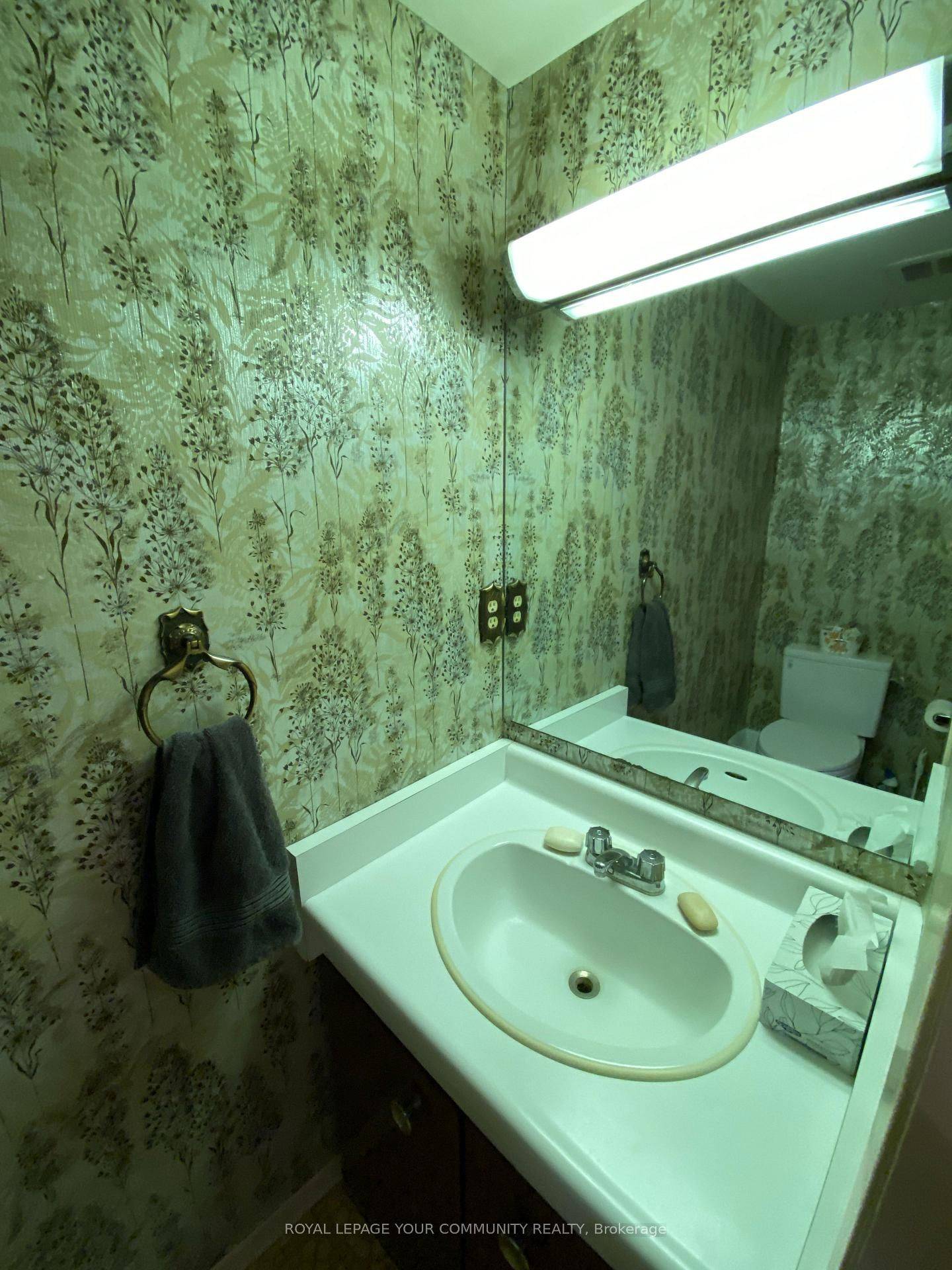 Aurora, ON L4G 2Z9,108 Orchard Heights BLVD