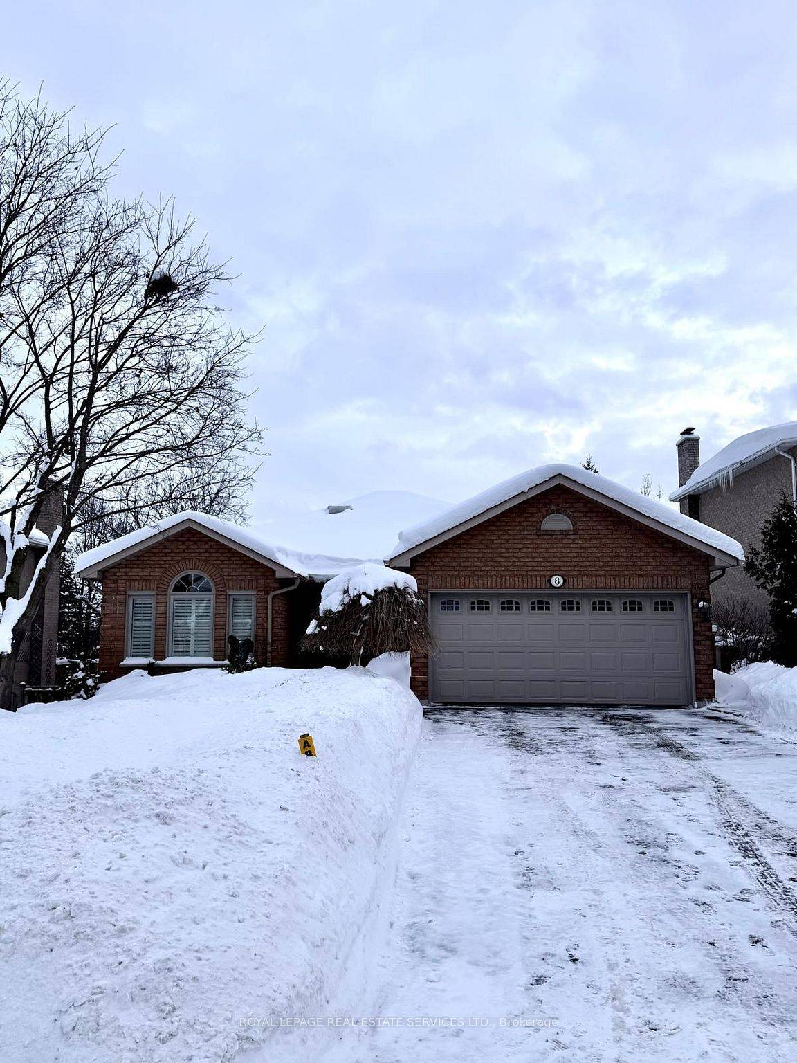 Barrie, ON L4N 7M6,8 Macallister CT