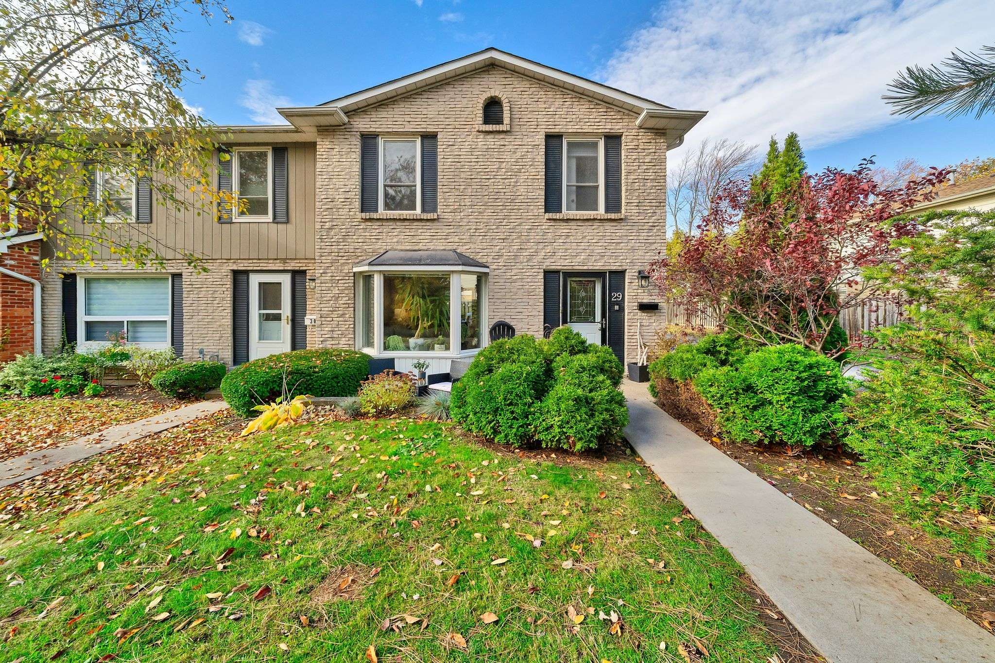 Burlington, ON L7L 1E1,5475 Lakeshore RD #29