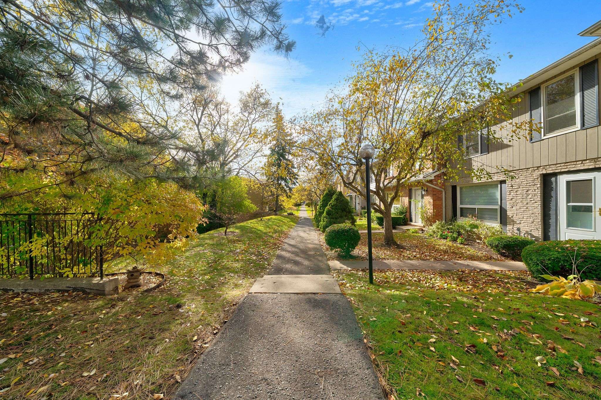 Burlington, ON L7L 1E1,5475 Lakeshore RD #29