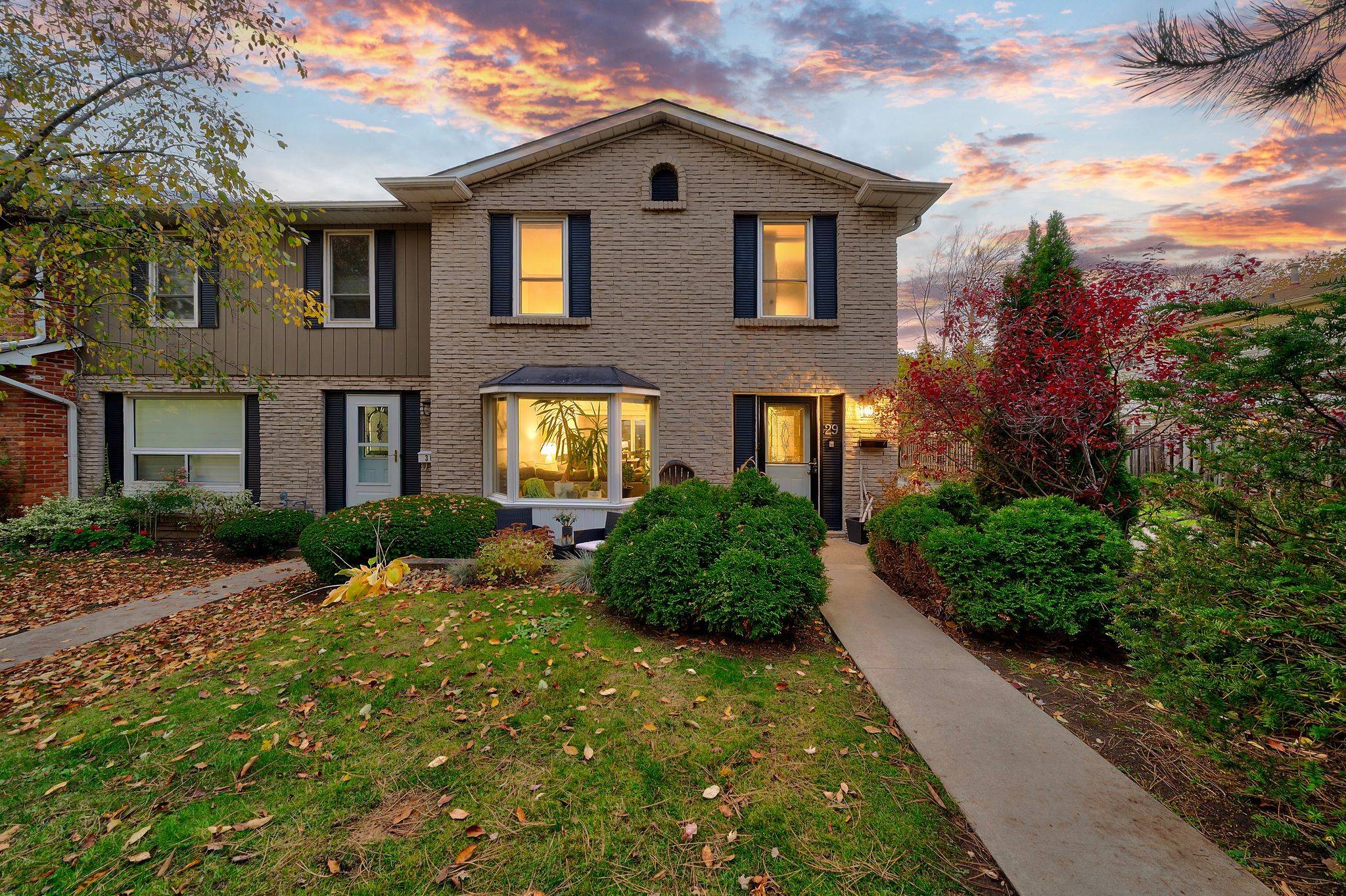 Burlington, ON L7L 1E1,5475 Lakeshore RD #29