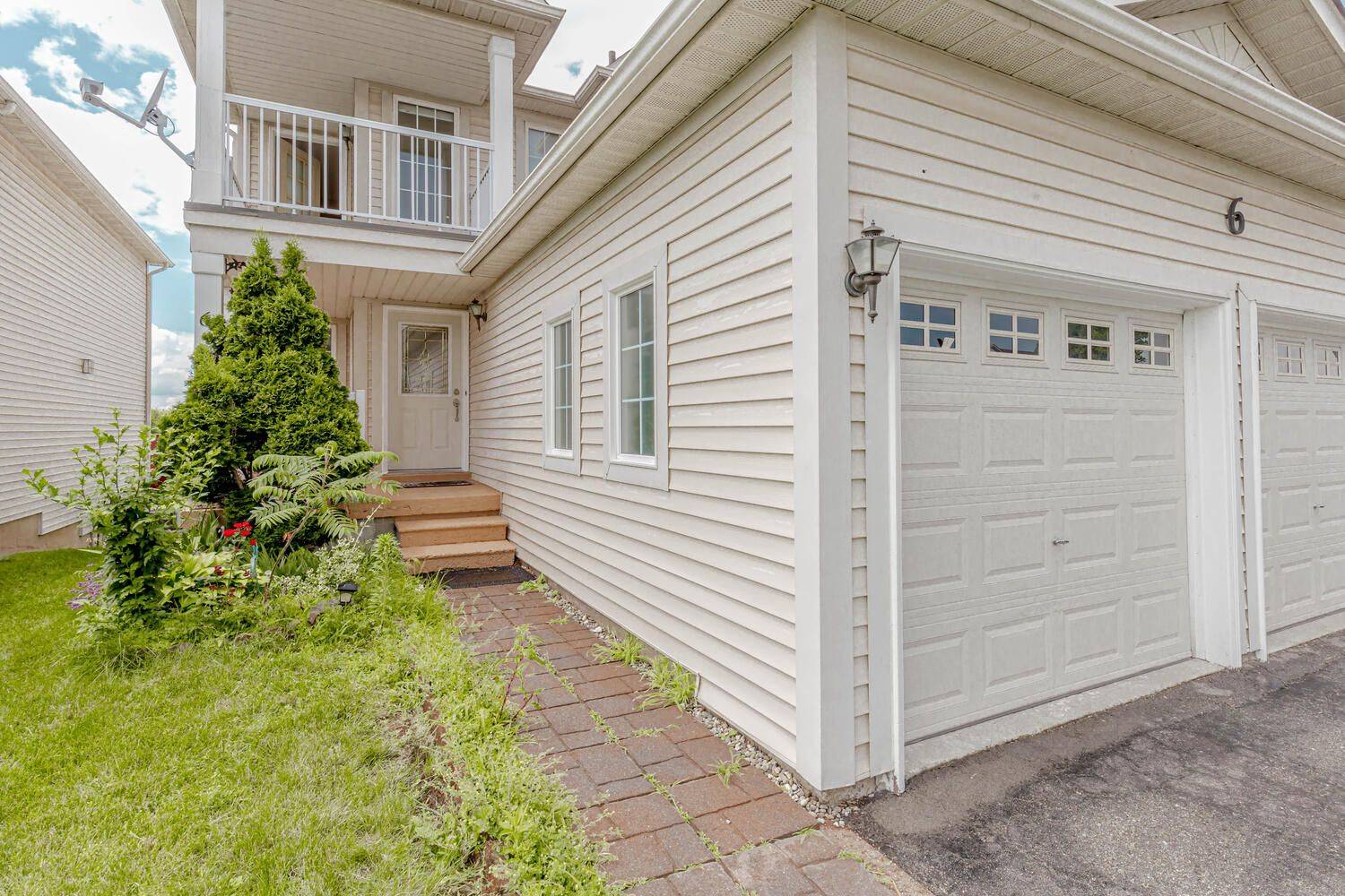 Brampton, ON L6X 4S3,6 Porchlight RD