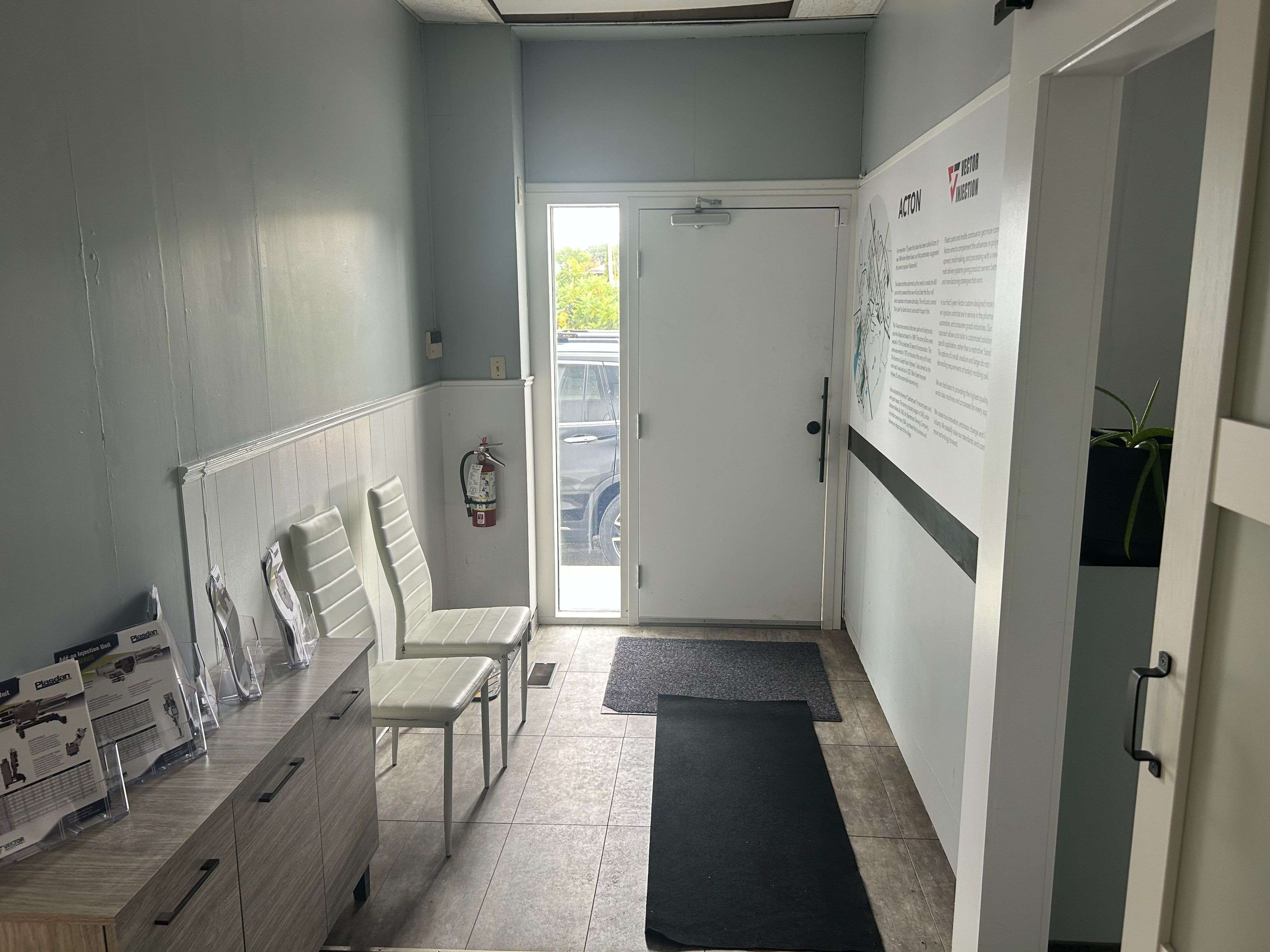 Halton Hills, ON L7J 1C9,153 Perth ST #2