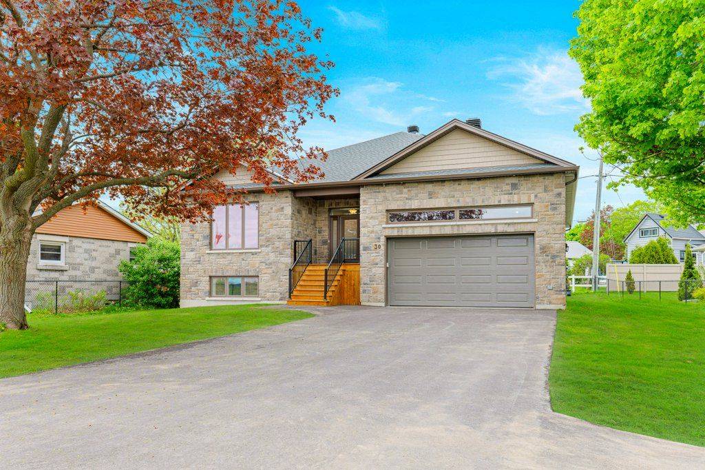 South Dundas, ON K0E 1K0,30 Lakeview DR