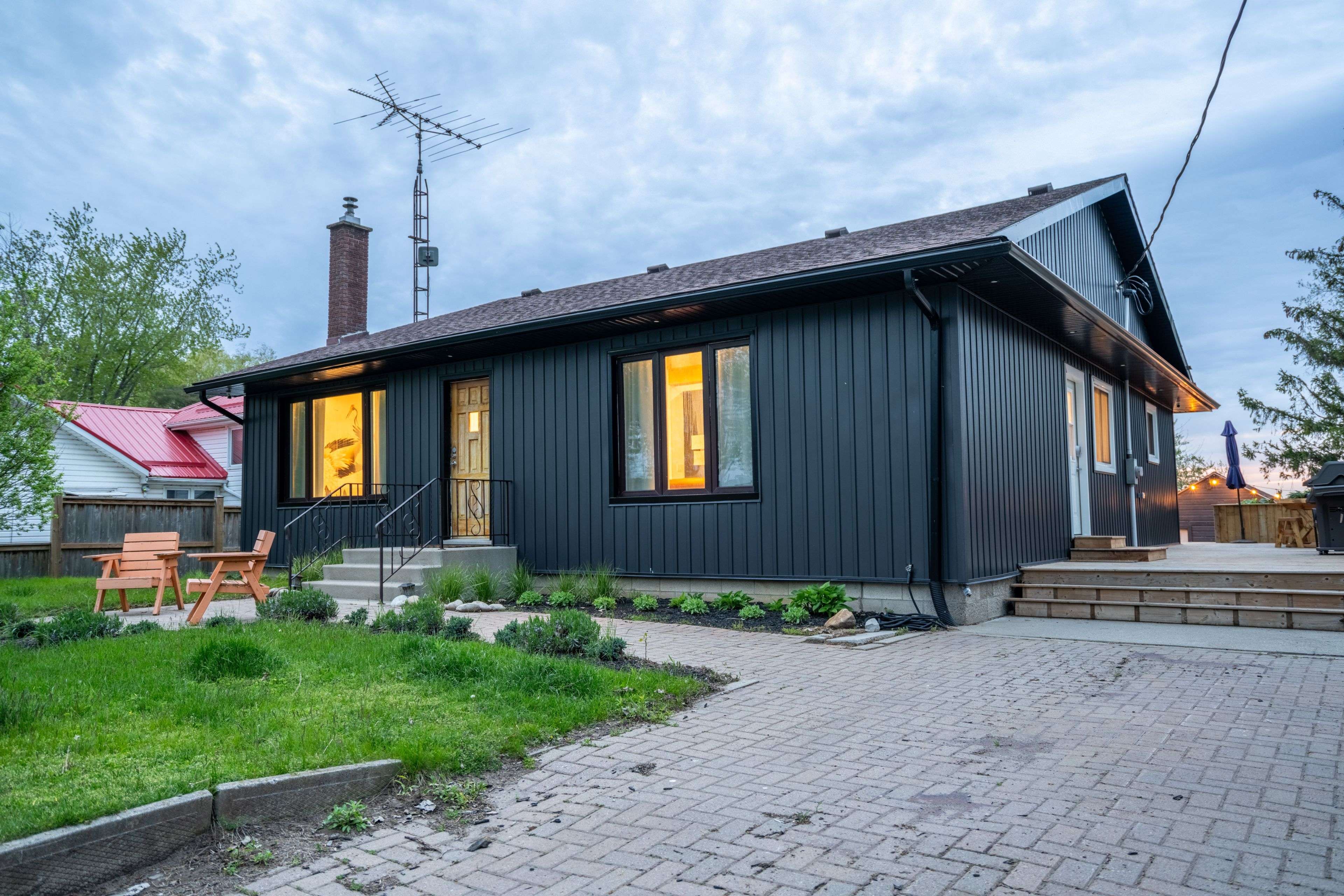 Norfolk, ON N0E 1M0,144 Woodstock AVE