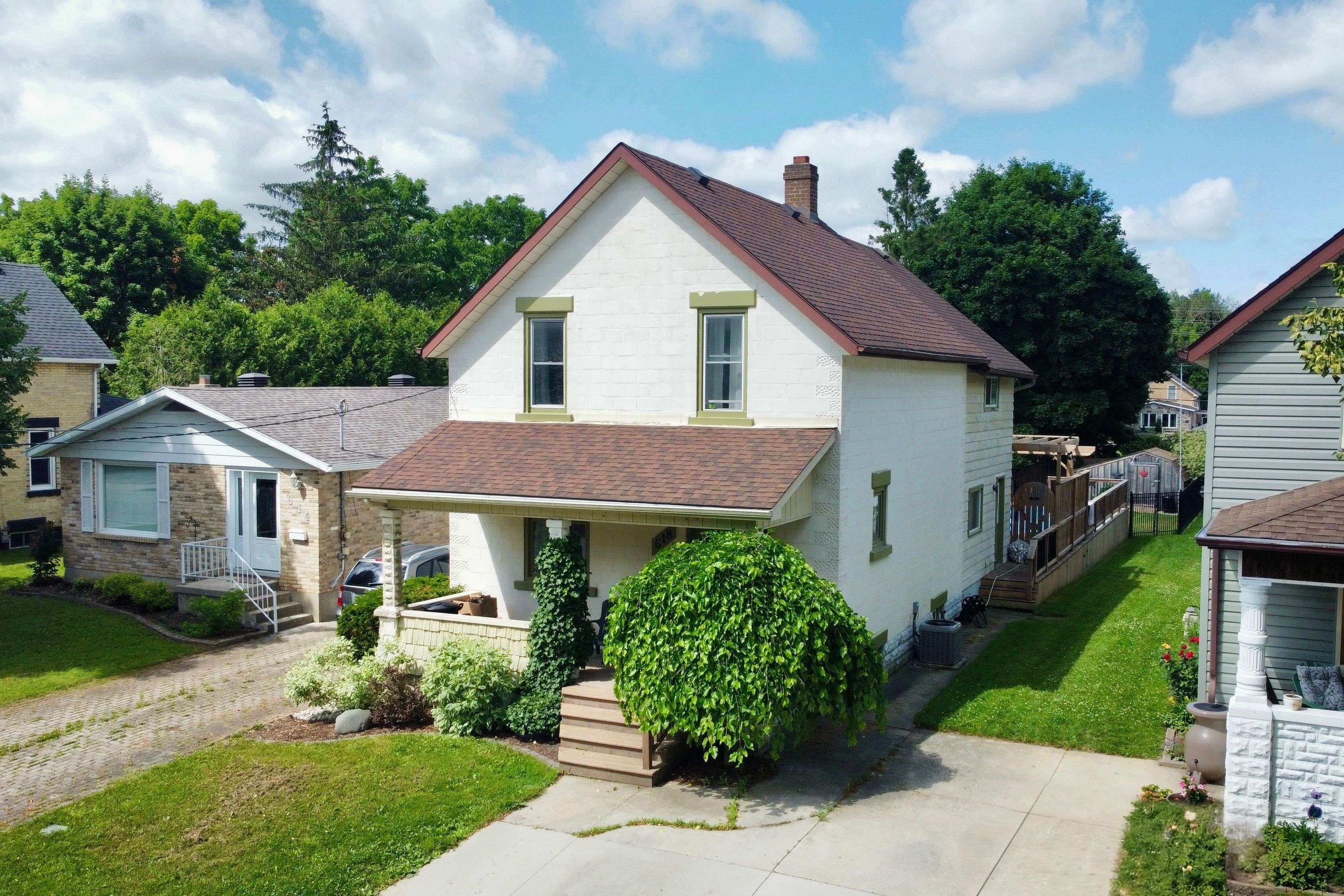 Hanover, ON N4N 2L3,618 8th AVE