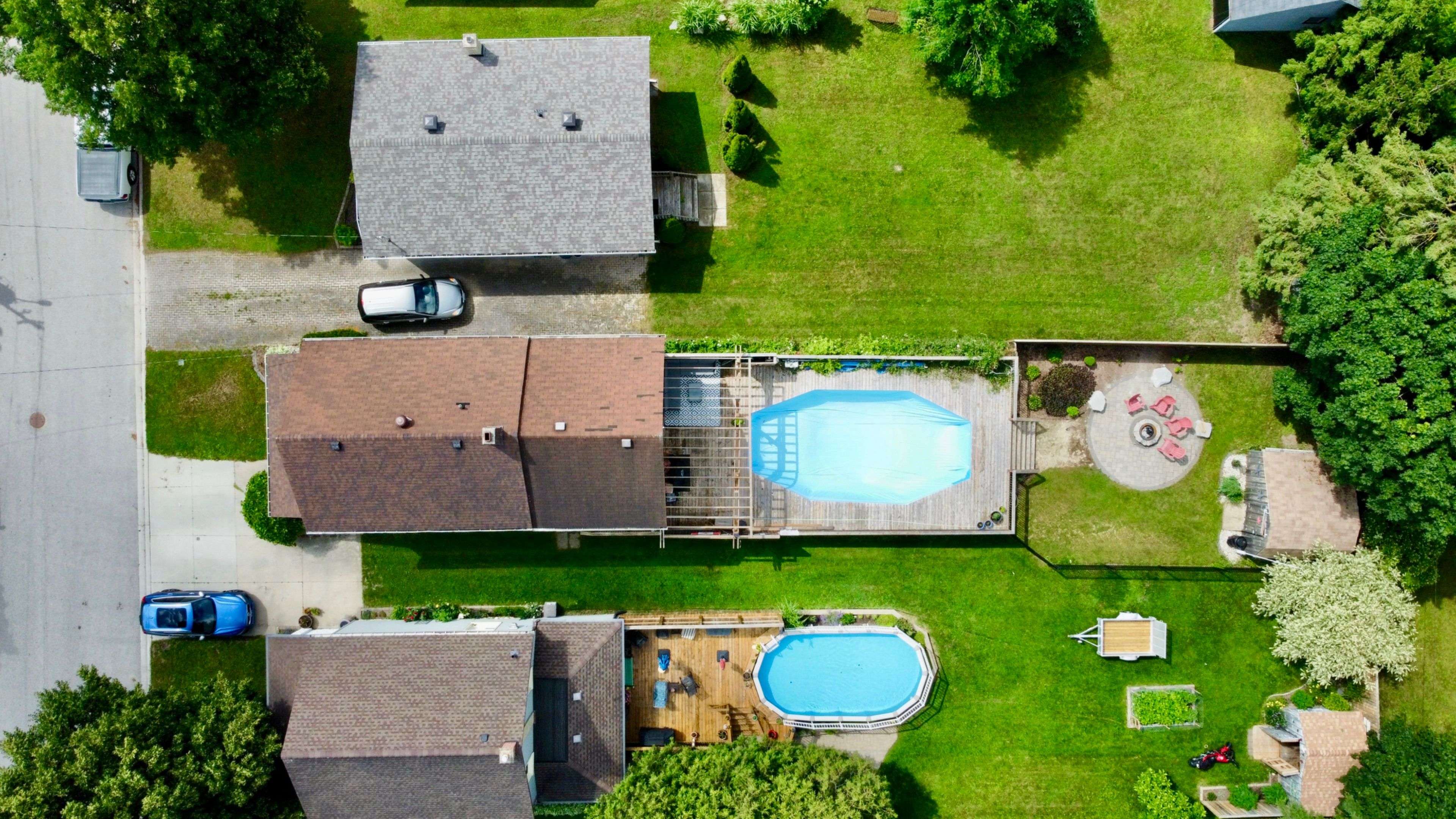 Hanover, ON N4N 2L3,618 8th AVE