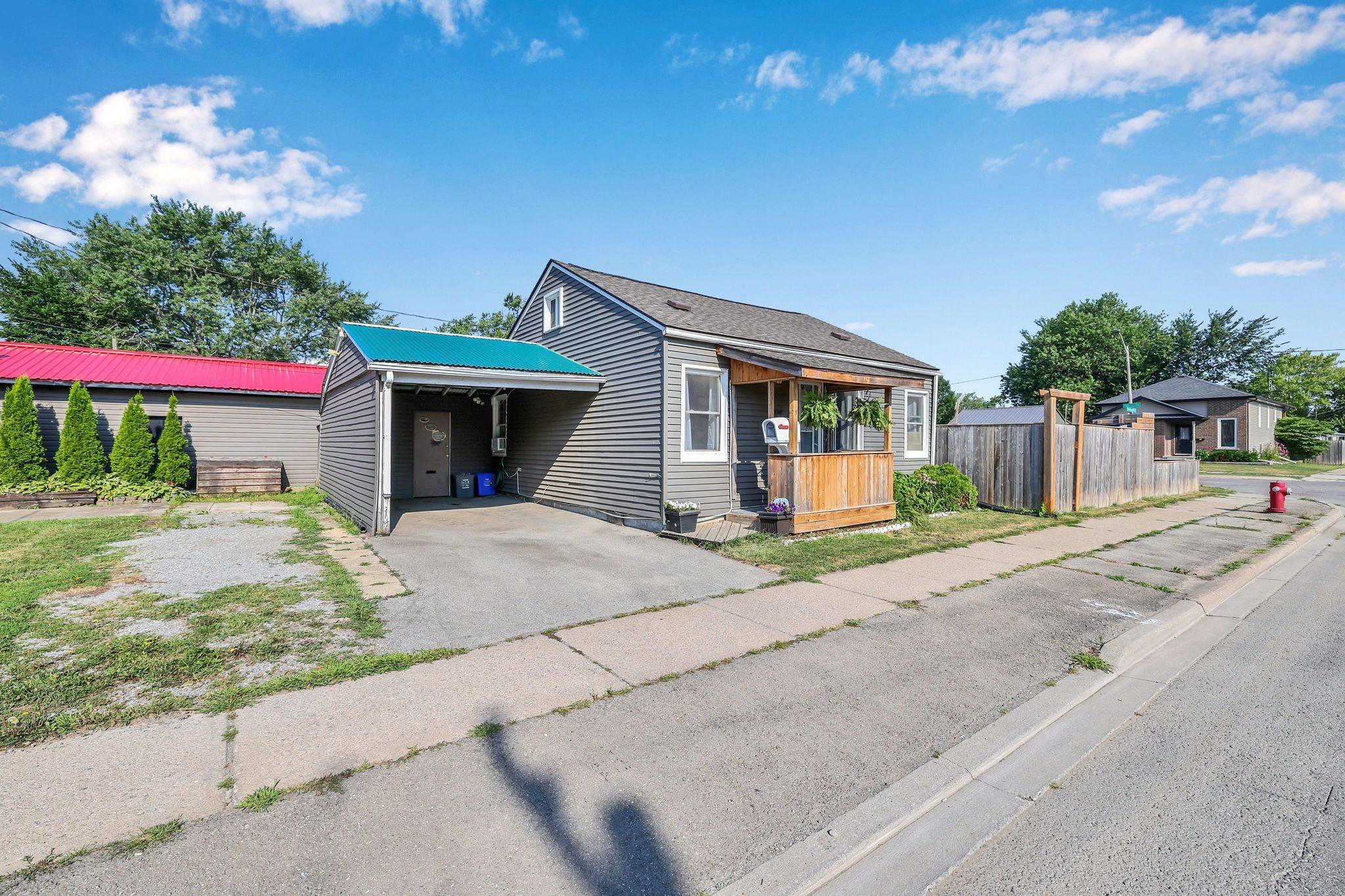 Welland, ON L3B 1Y8,104 Southworth ST