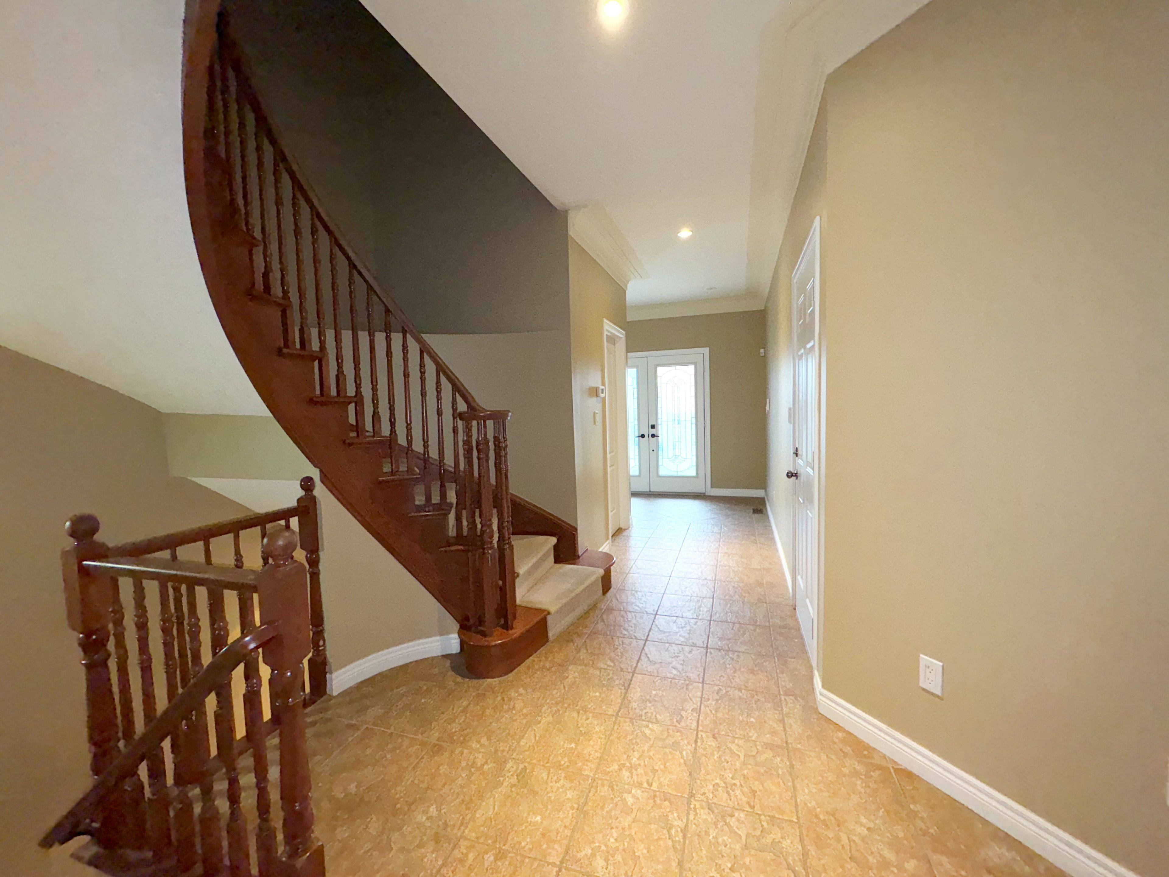 Hamilton, ON L9B 2X9,8 Sunbeam DR