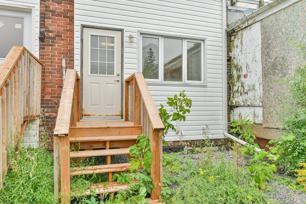 Stirling-rawdon, ON K0K 3E0,34 Mill ST #B