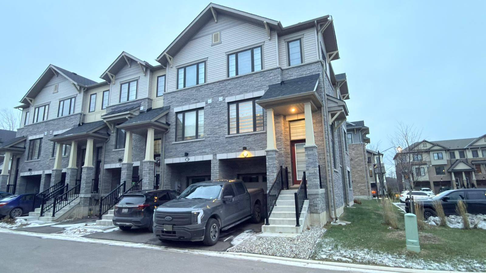 Hamilton, ON L8J 0M5,185 Bedrock DR #71