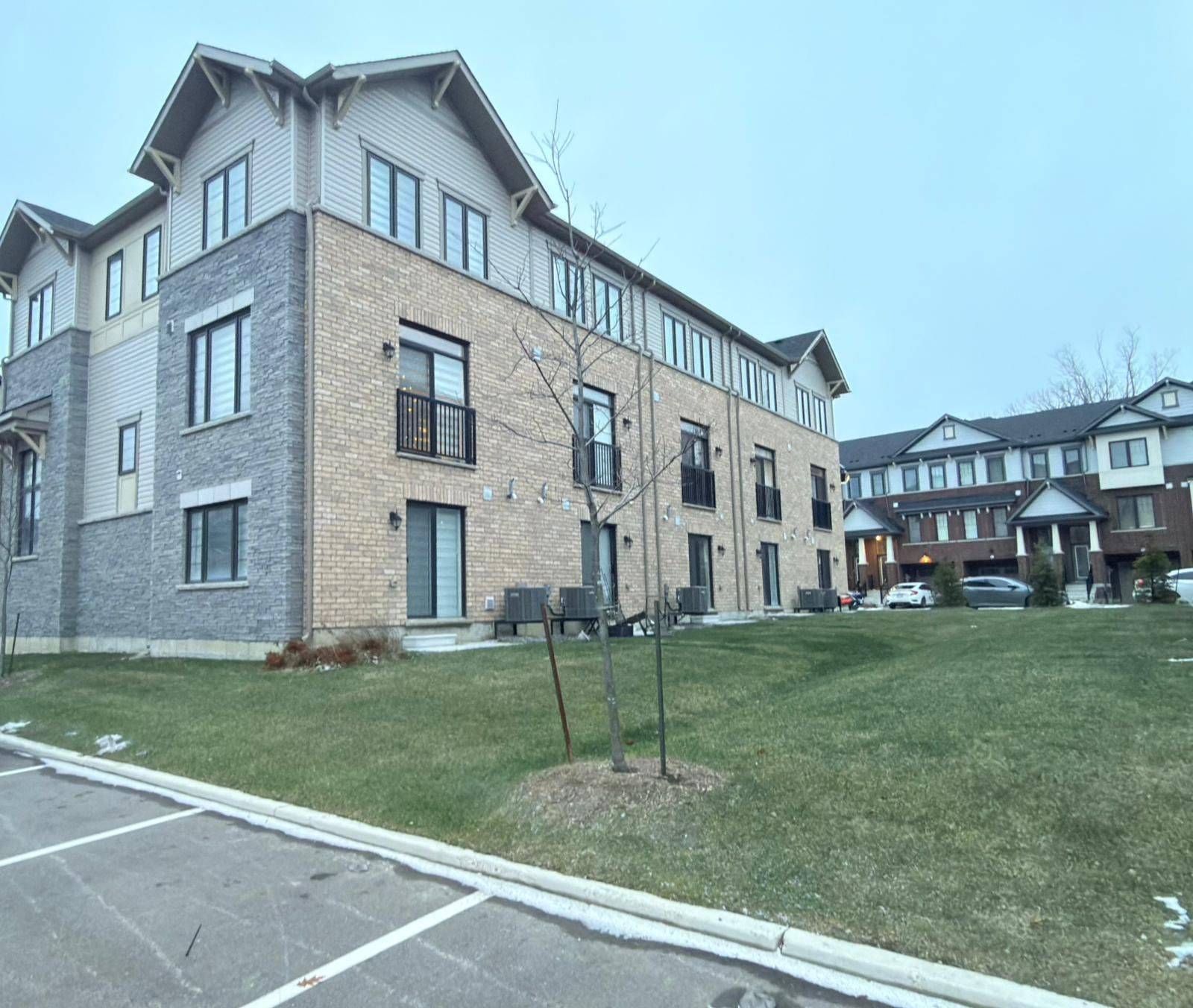 Hamilton, ON L8J 0M5,185 Bedrock DR #71