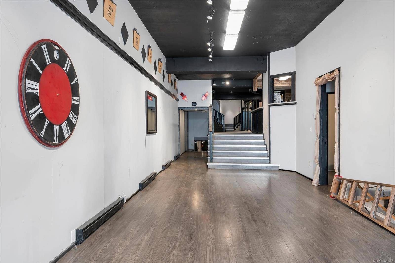 Victoria, BC V8W 1Y9,1323 Government St