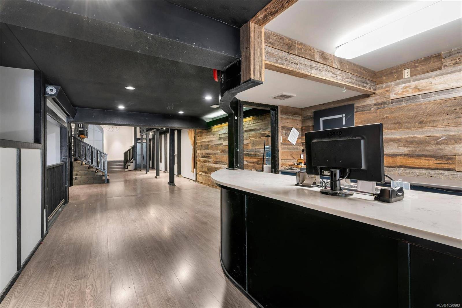 Victoria, BC V8W 1Y9,1323 Government St