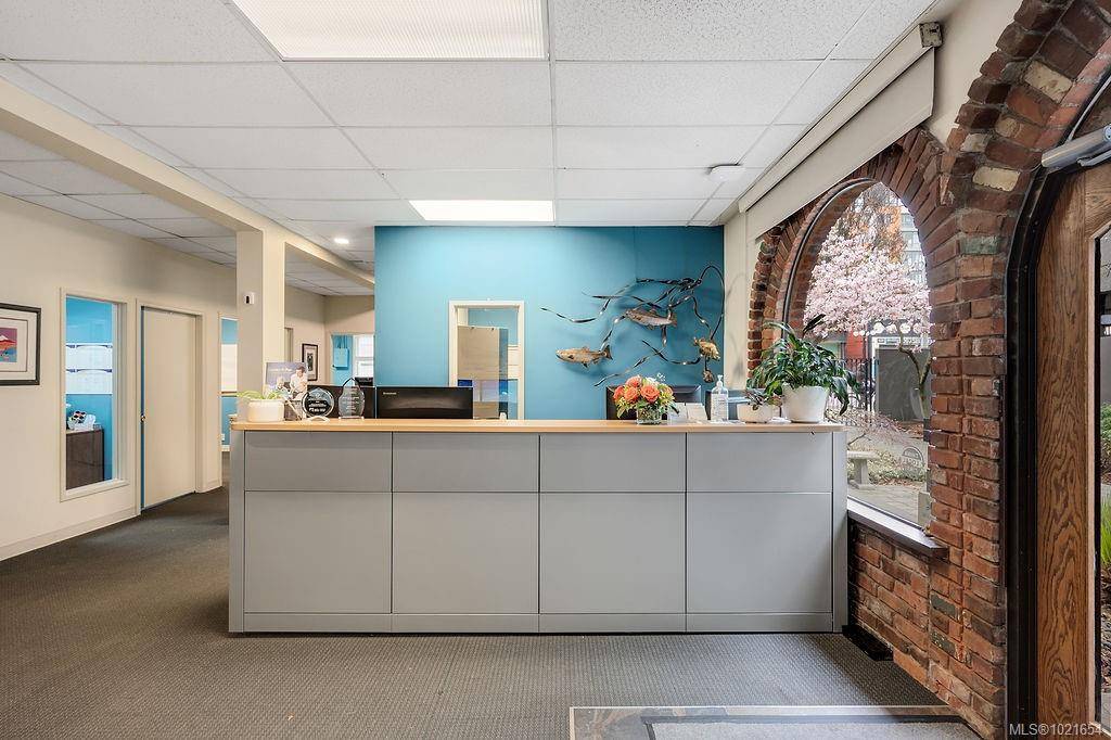 Victoria, BC V8W 1H8,852 Fort St #100