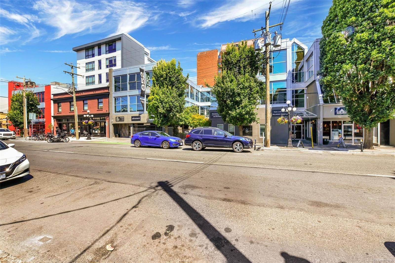 Victoria, BC V9W 1H8,852 Fort St #305