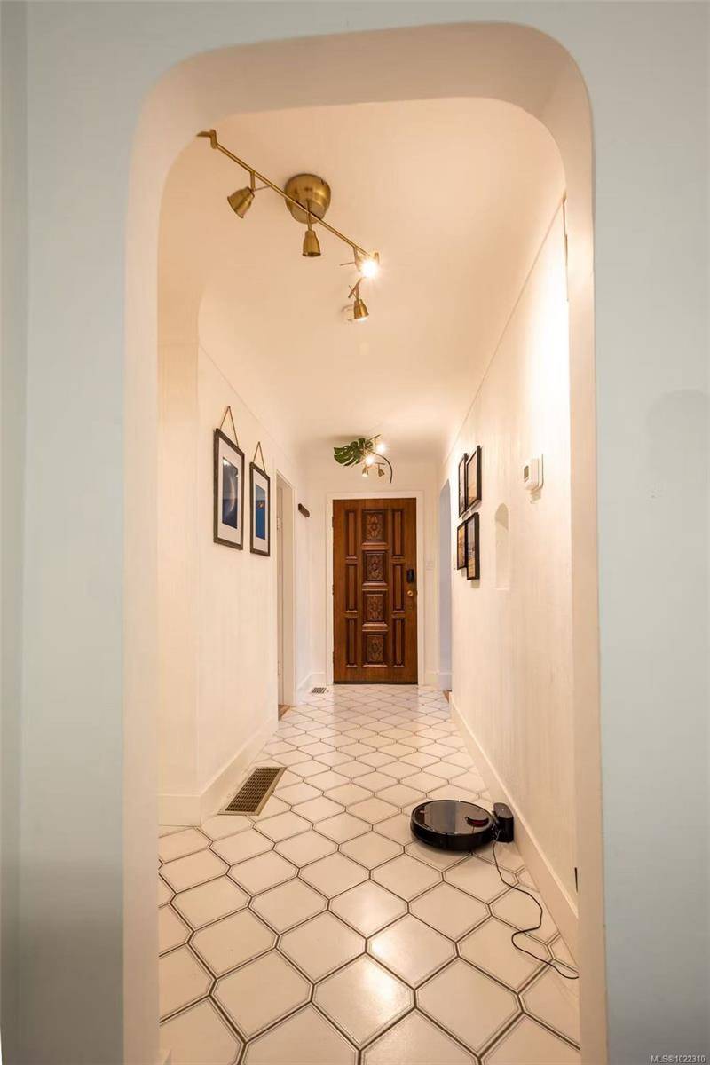 Saanich, BC V8P 2N7,3956 Cedar Hill Cross Rd