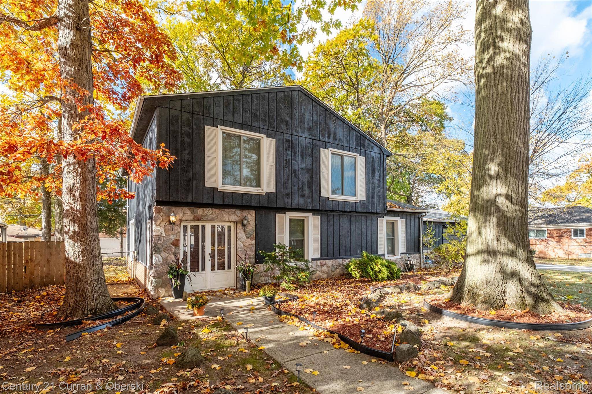 Redford, MI 48239,12831 Fenton