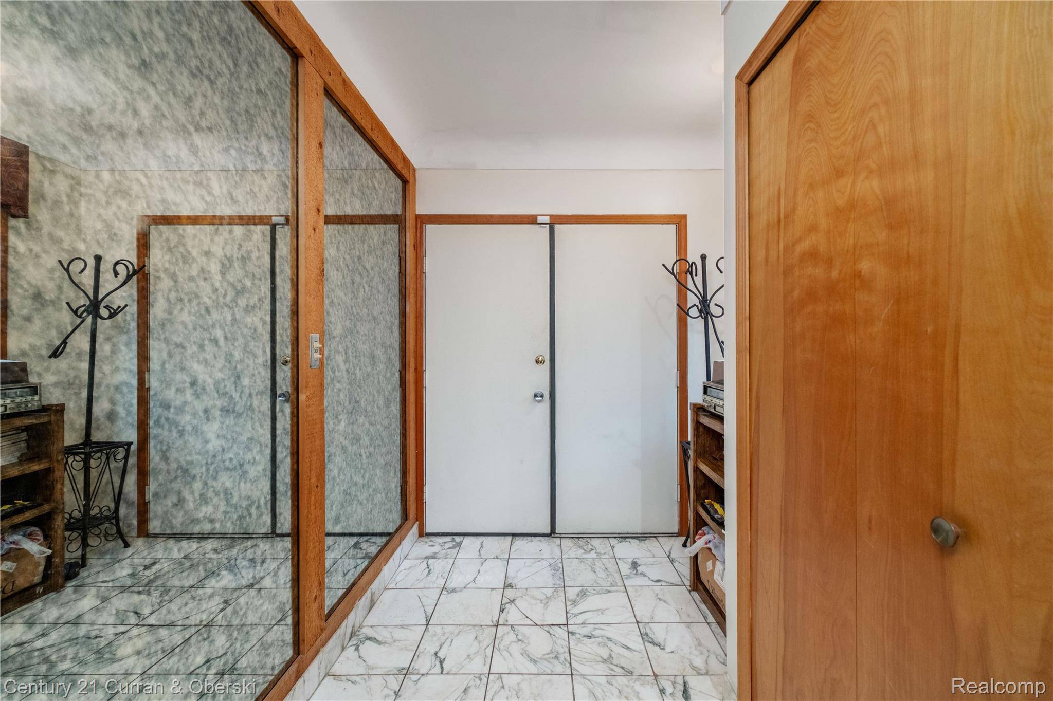 Redford, MI 48239,12831 Fenton