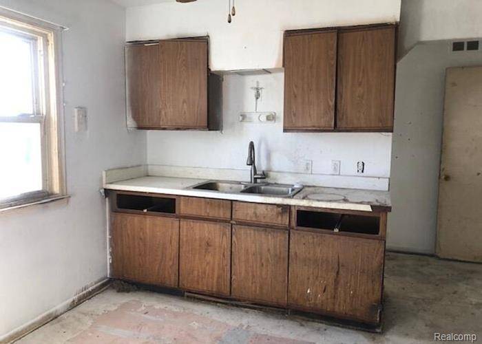 Wayne, MI 48184,34839 Glover ST