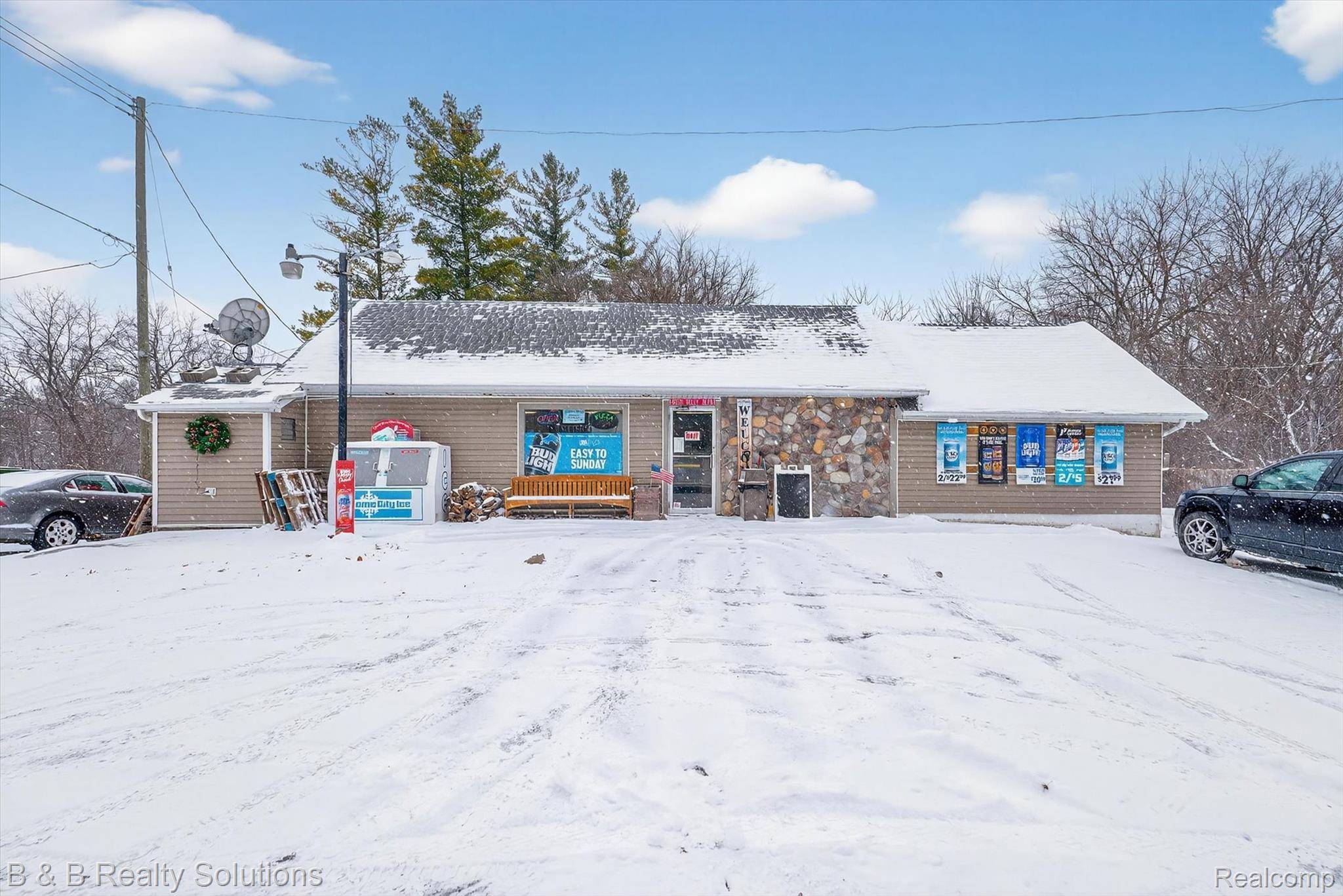 Columbiaville, MI 48421,5009 Lapeer RD