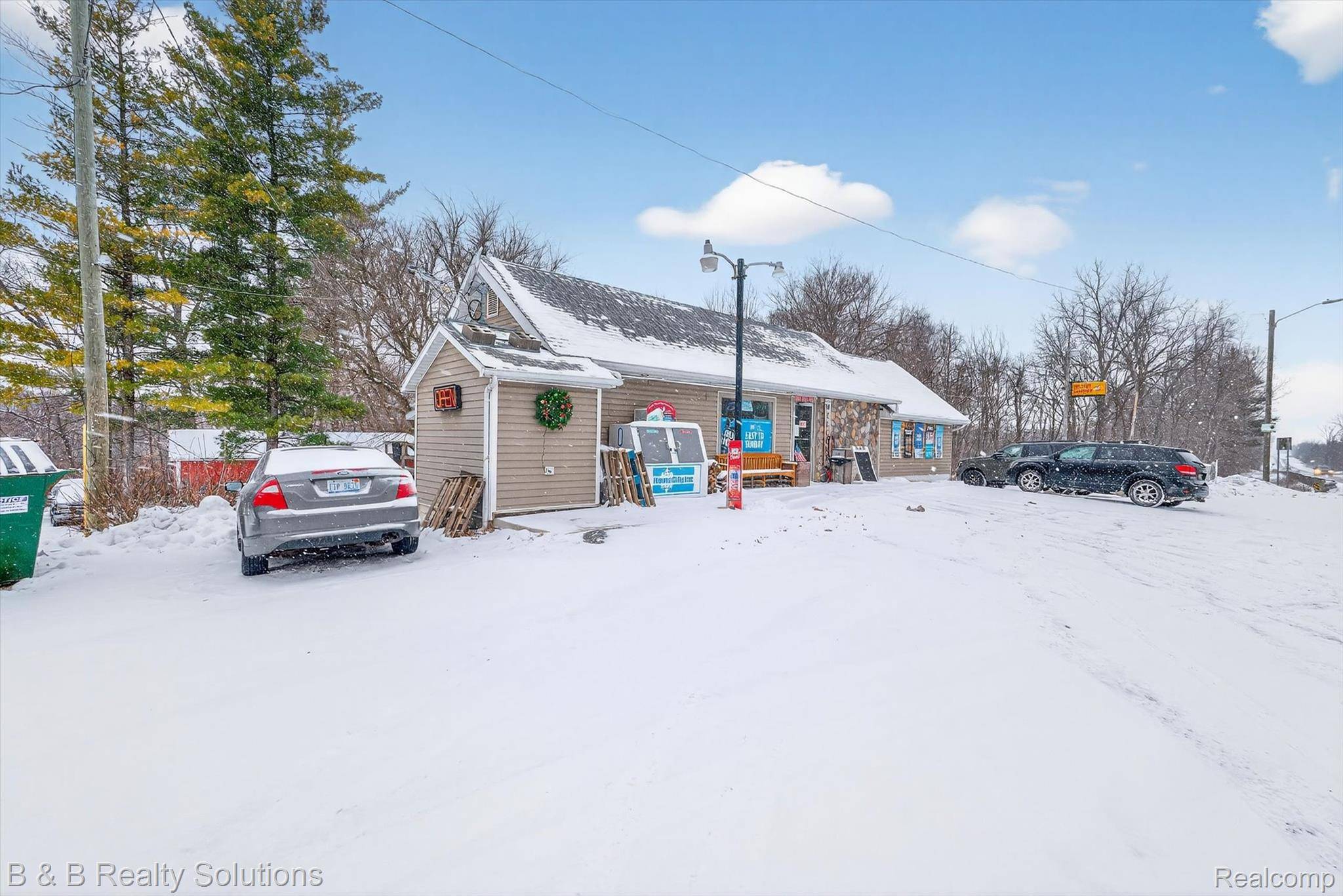 Columbiaville, MI 48421,5009 Lapeer RD