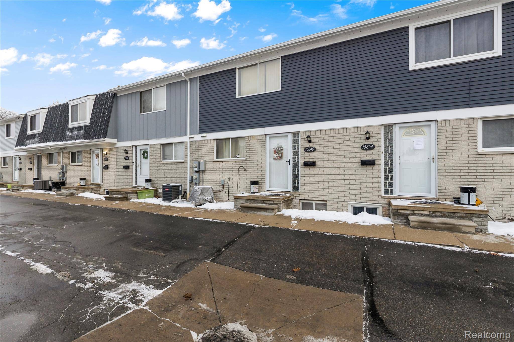 Southfield, MI 48076,15846 W 11 Mile RD #27