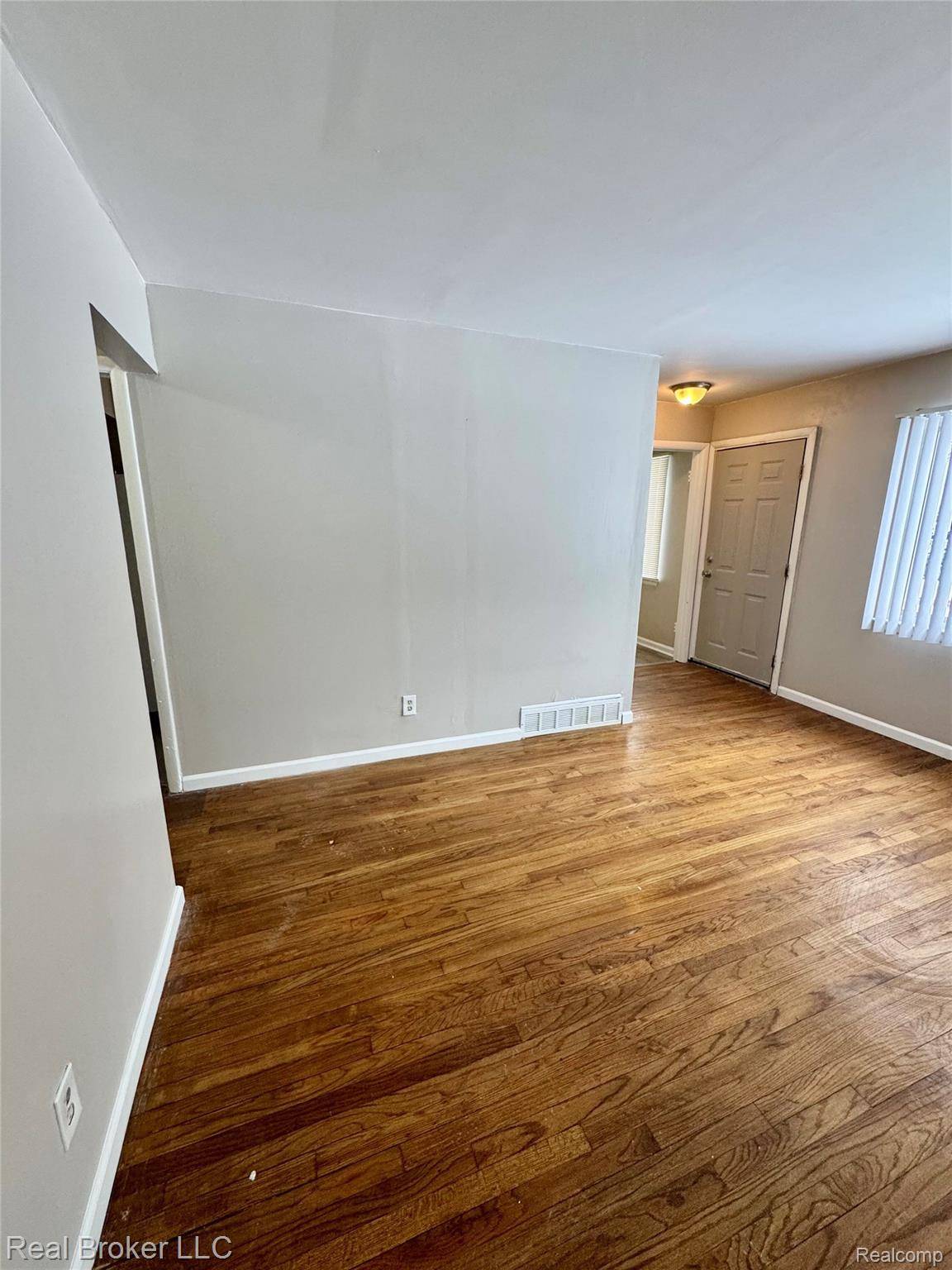 Detroit, MI 48219,19933 Bentler ST