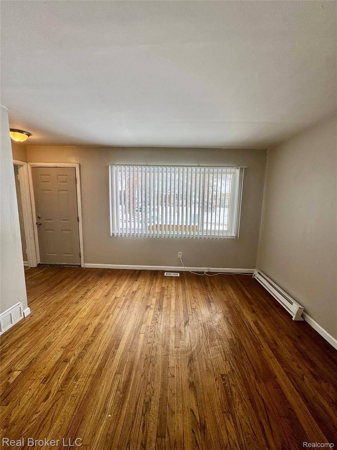 Detroit, MI 48219,19933 Bentler ST