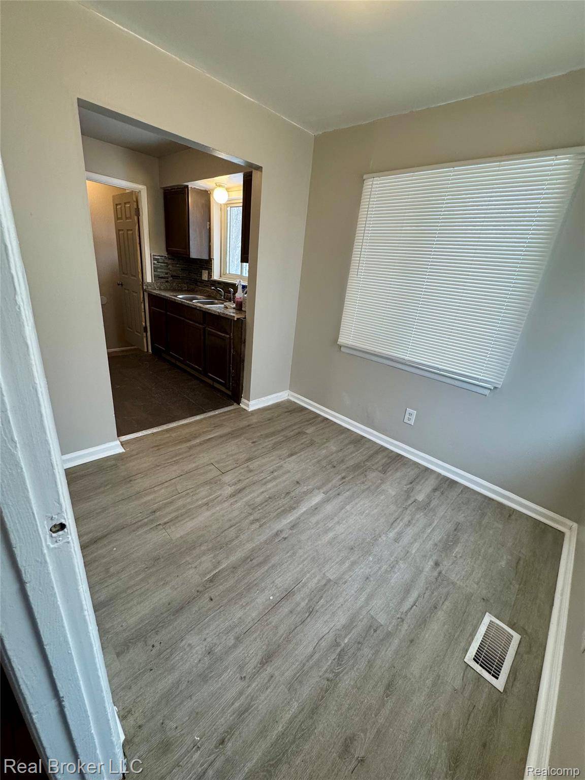 Detroit, MI 48219,19933 Bentler ST