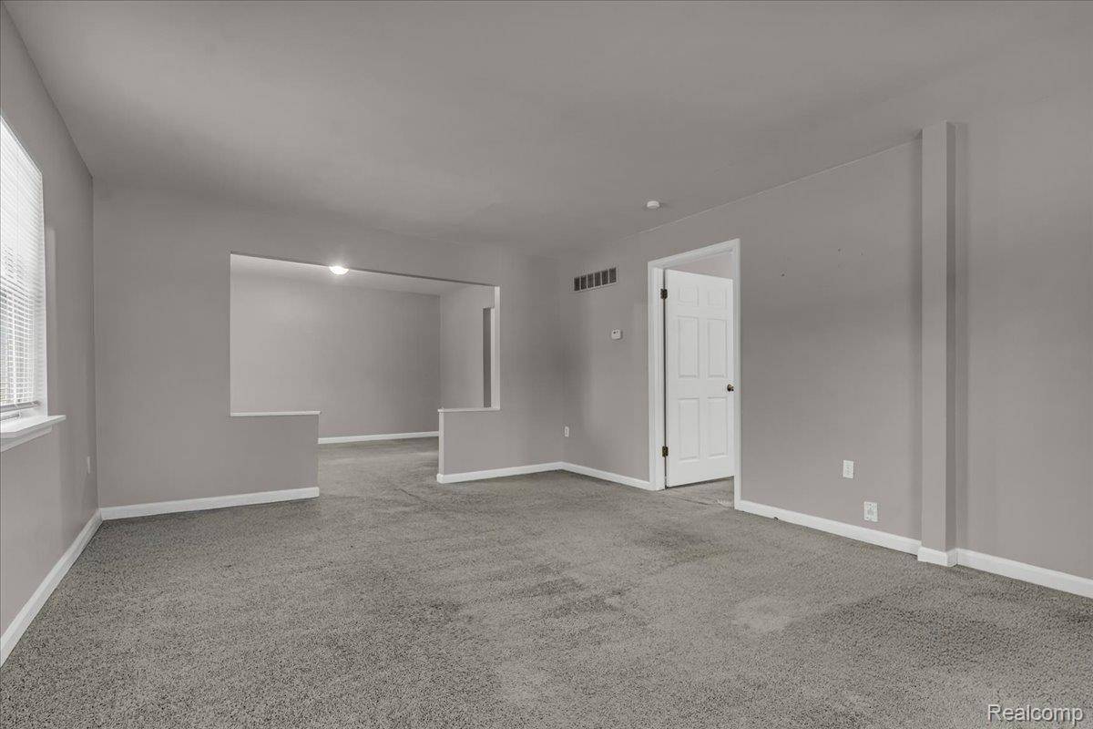 Warren, MI 48089,8268 Hudson AVE