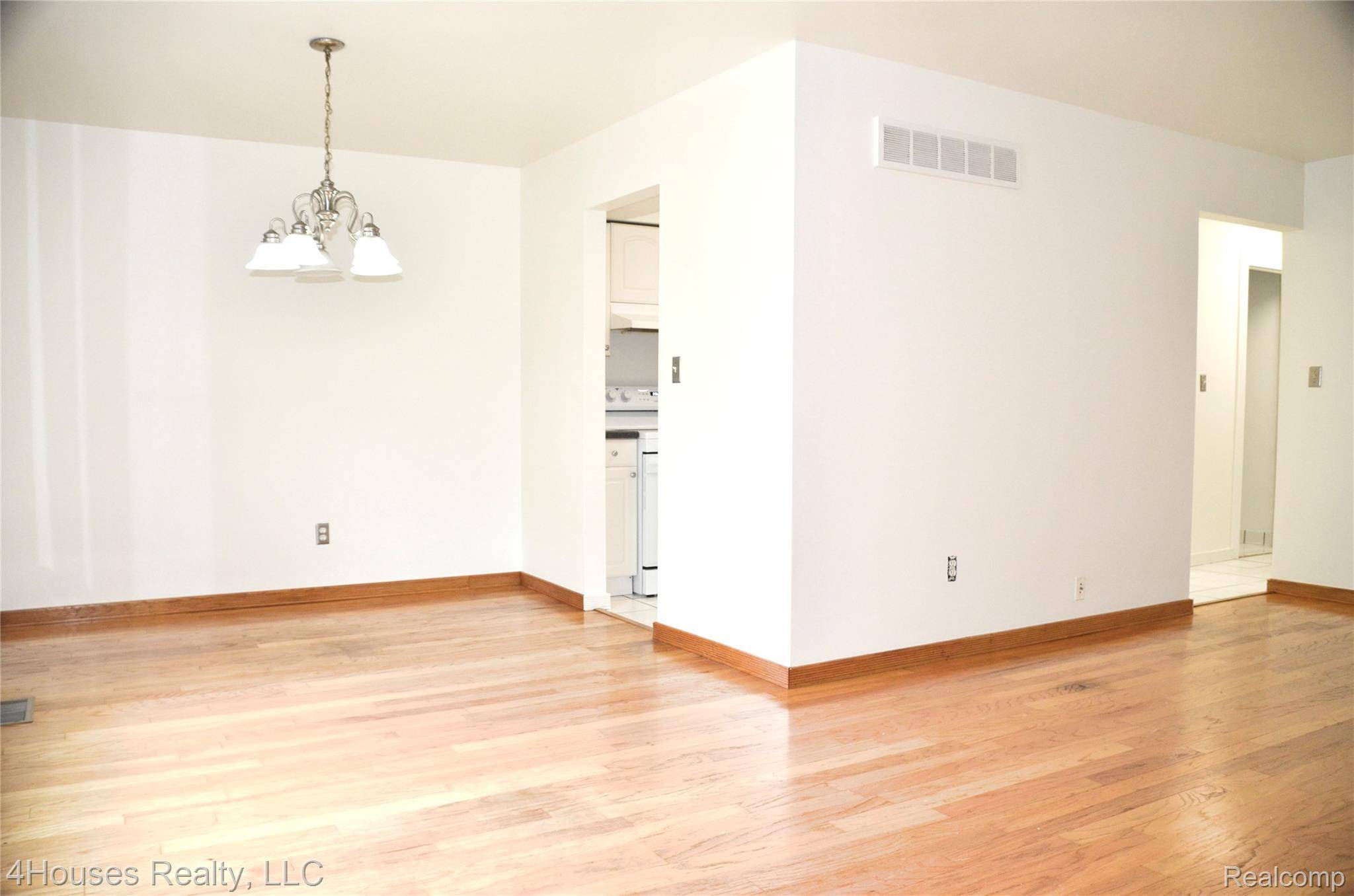 Bloomfield Hills, MI 48304,737 E Fox Hills DR #180