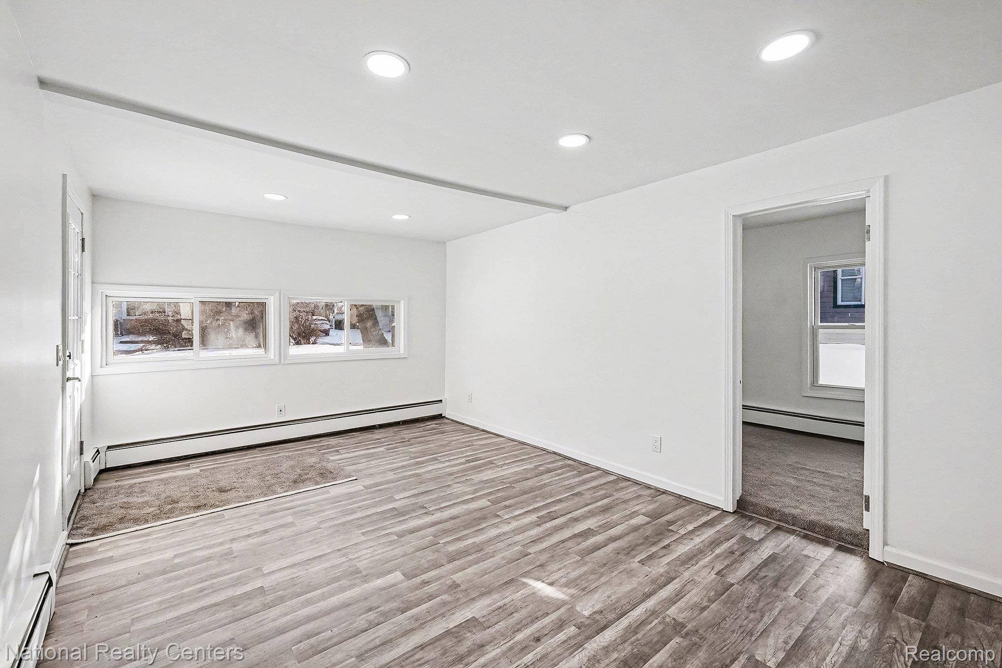 Keego Harbor, MI 48320,2960 Glenbroke ST