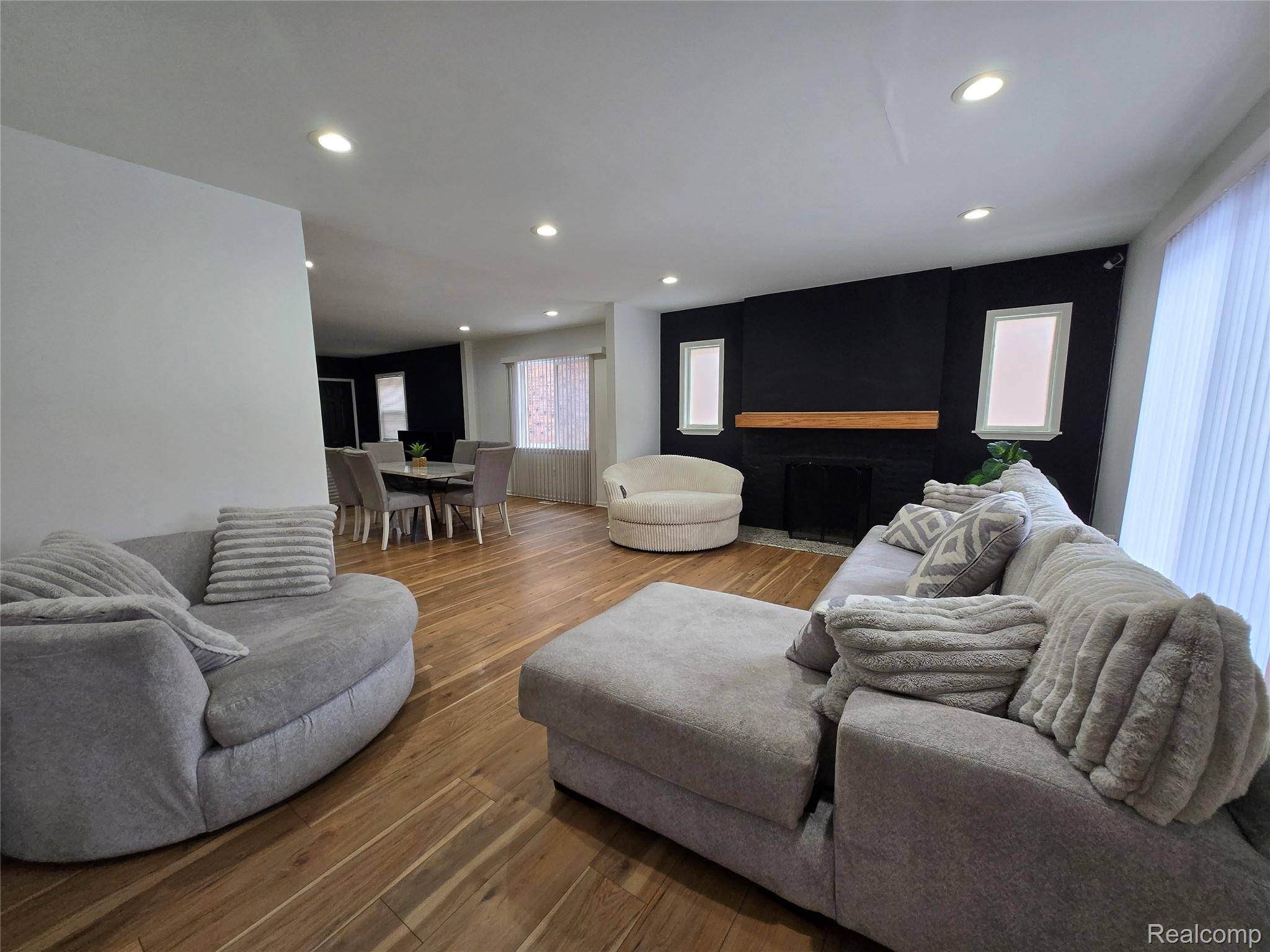 Detroit, MI 48221,17553 Roselawn ST