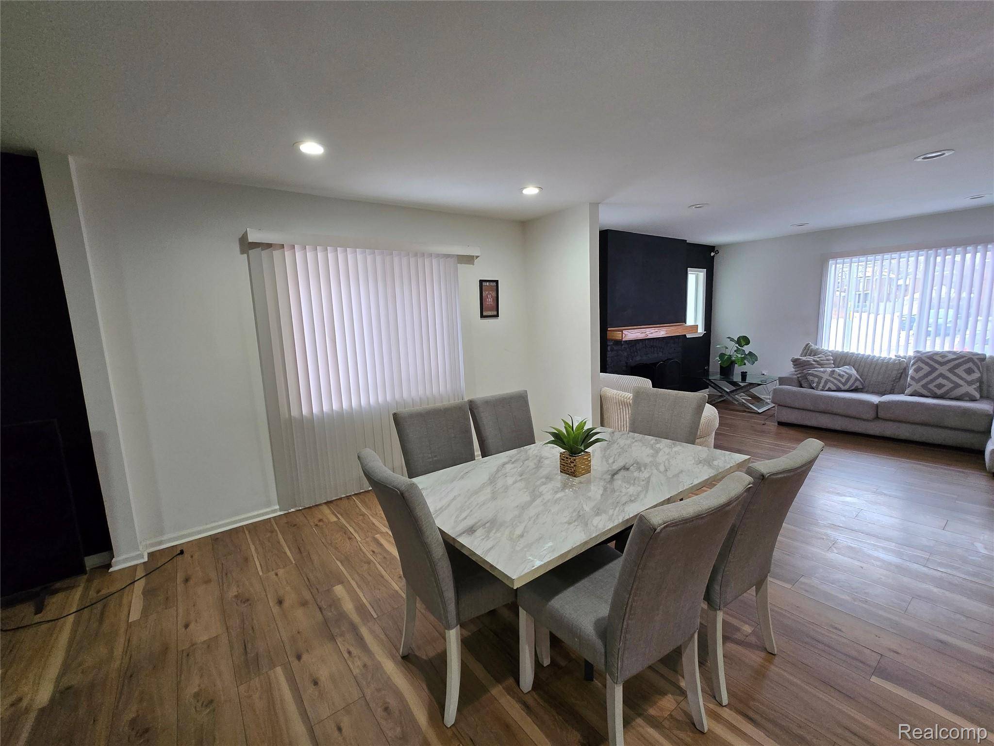 Detroit, MI 48221,17553 Roselawn ST