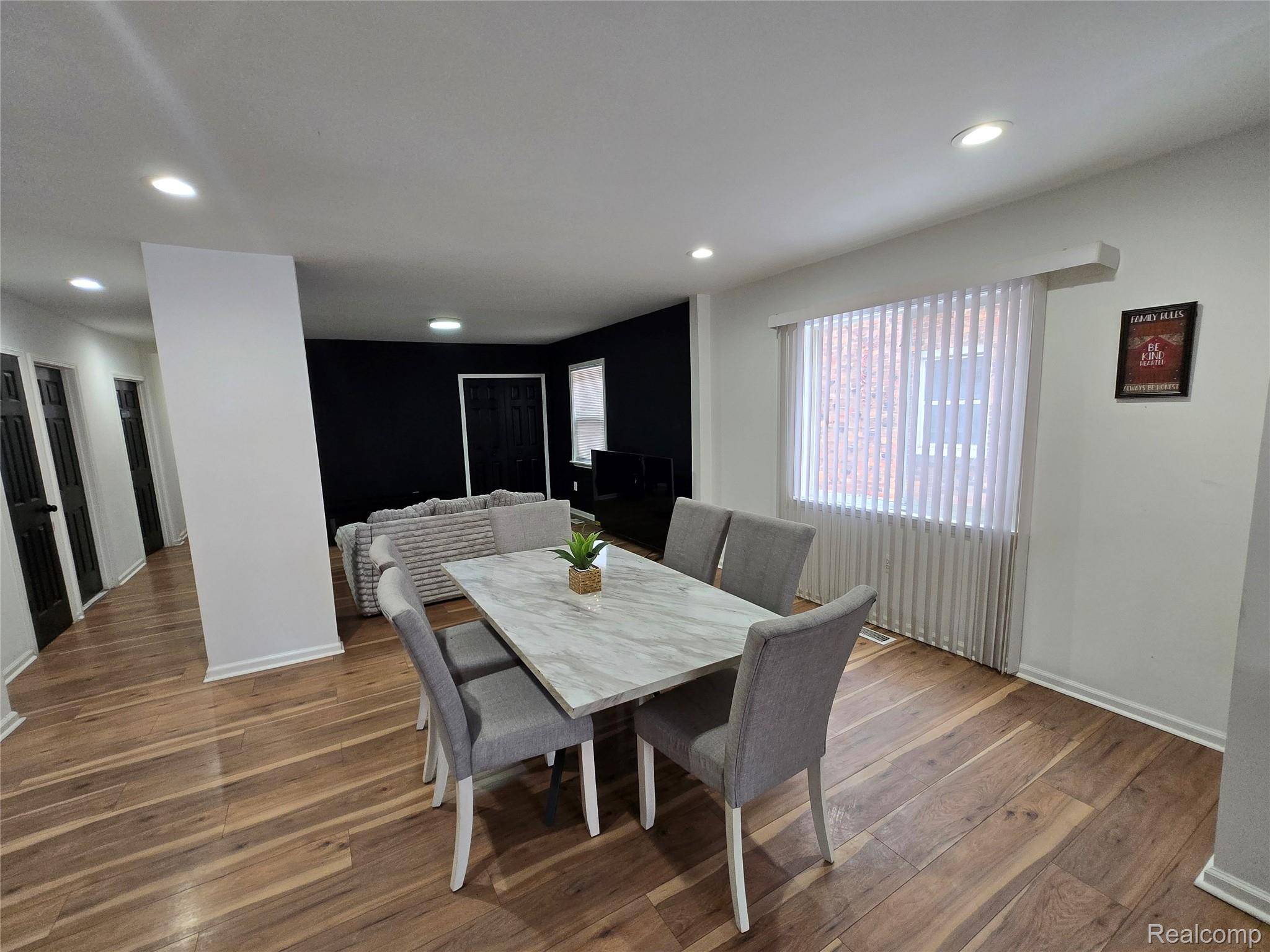 Detroit, MI 48221,17553 Roselawn ST