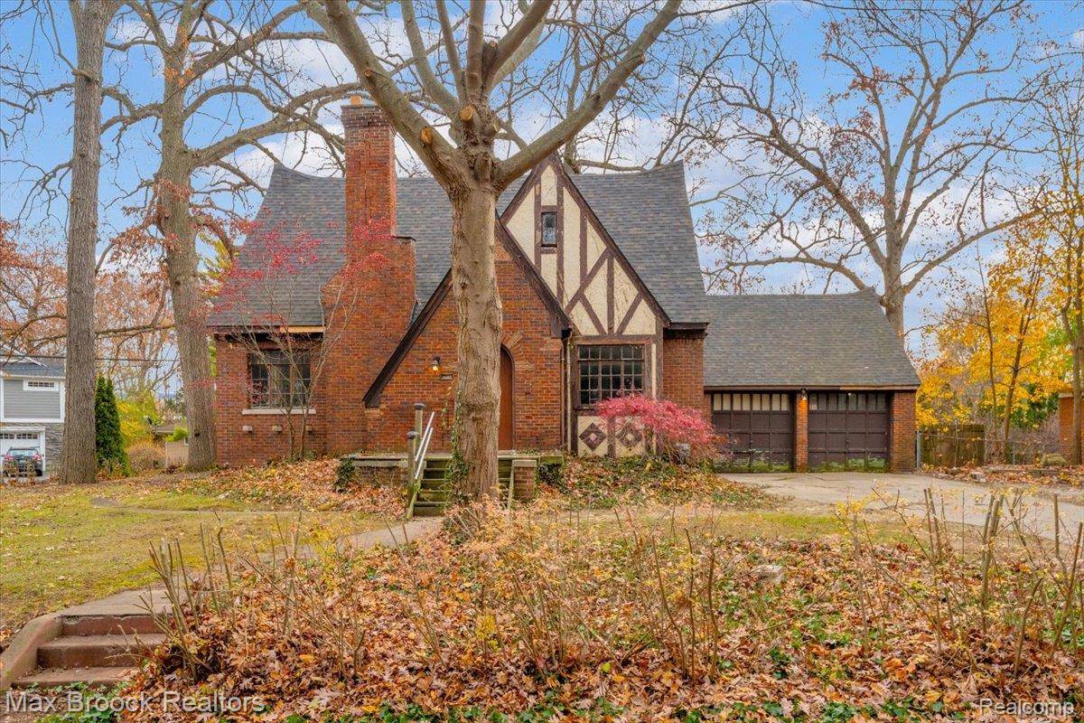 Sylvan Lake, MI 48320,2085 Pontiac DR