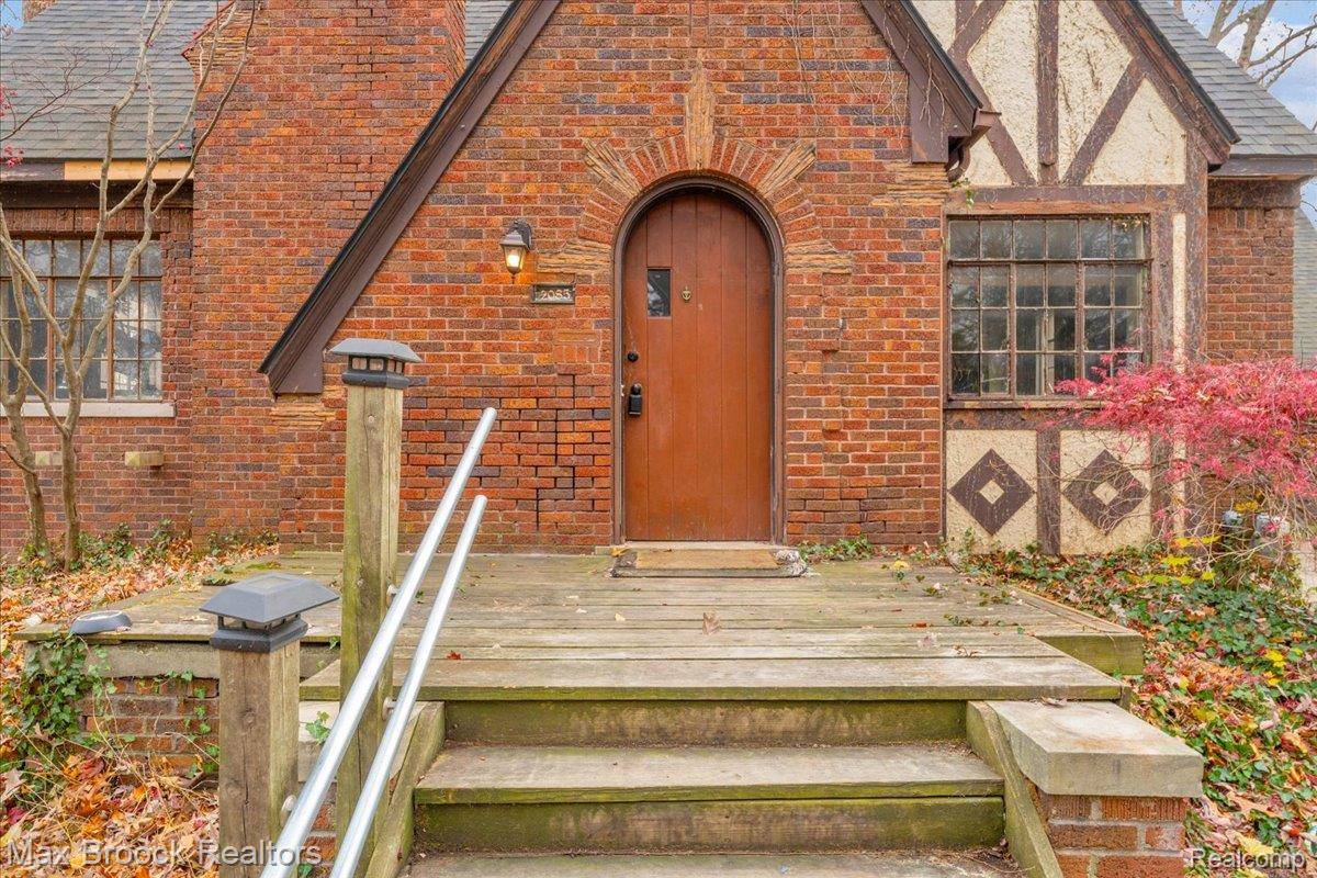 Sylvan Lake, MI 48320,2085 Pontiac DR