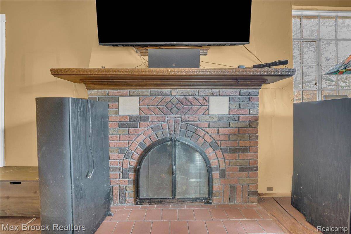 Sylvan Lake, MI 48320,2085 Pontiac DR