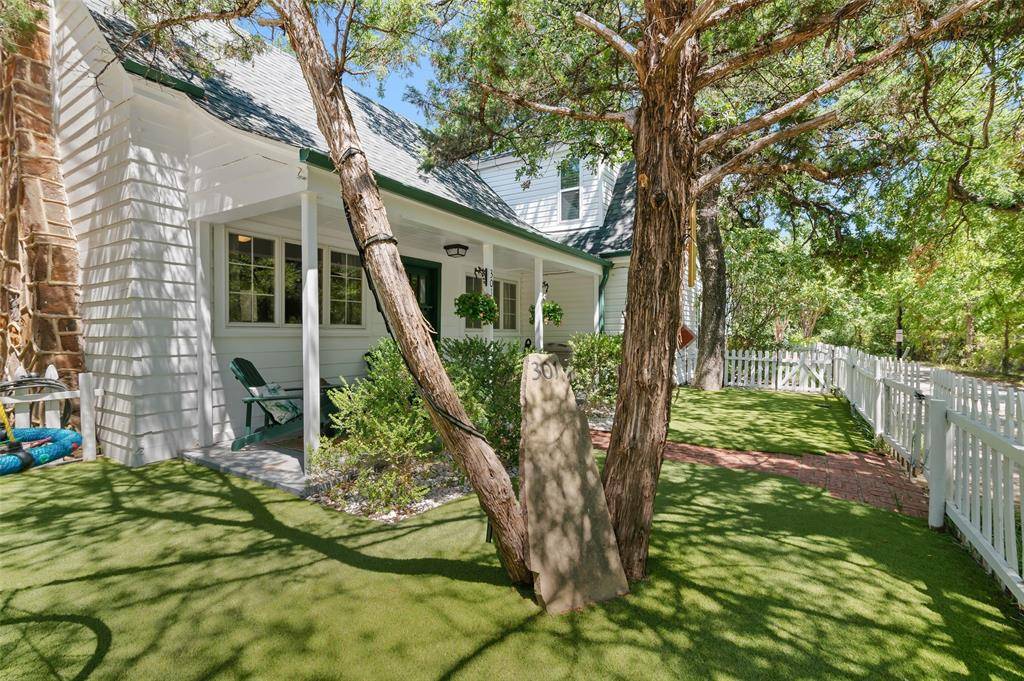 Shady Shores, TX 76208,301 E 7th Street