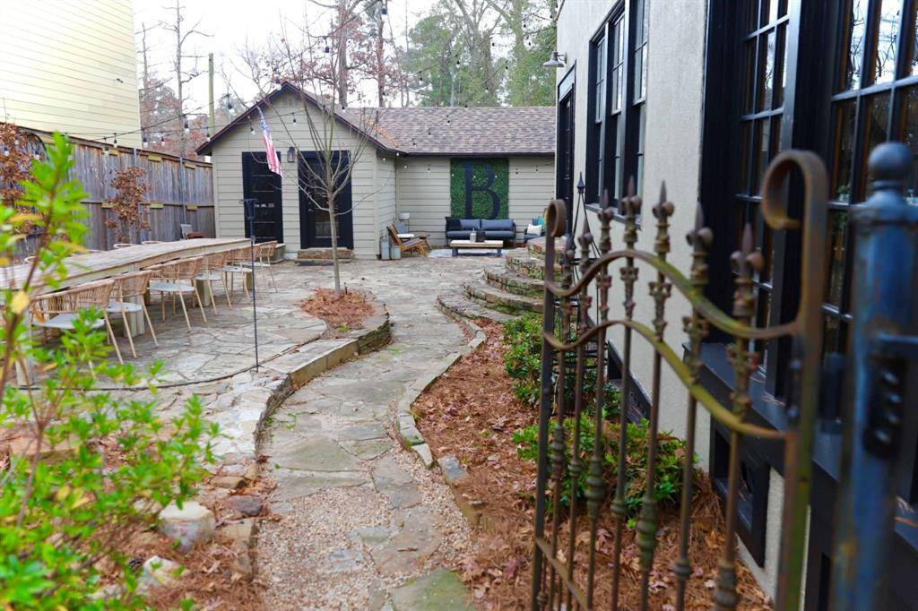 Shreveport, LA 71106,551 Pierremont Road