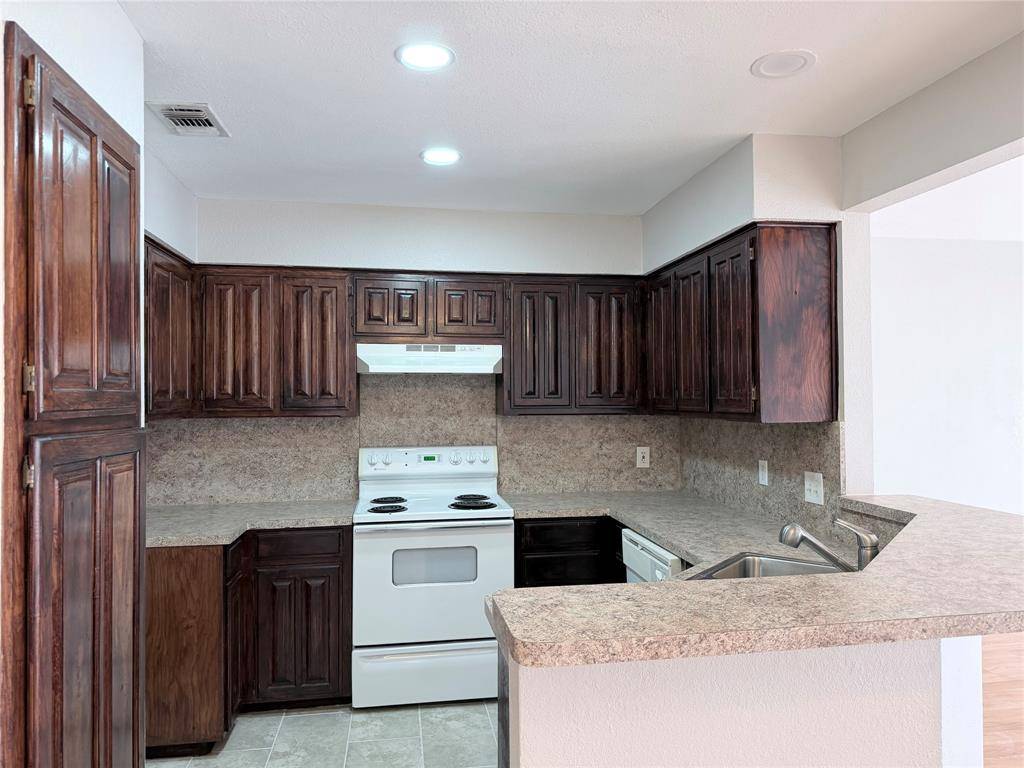 Arlington, TX 76017,918 Gwinnett Circle