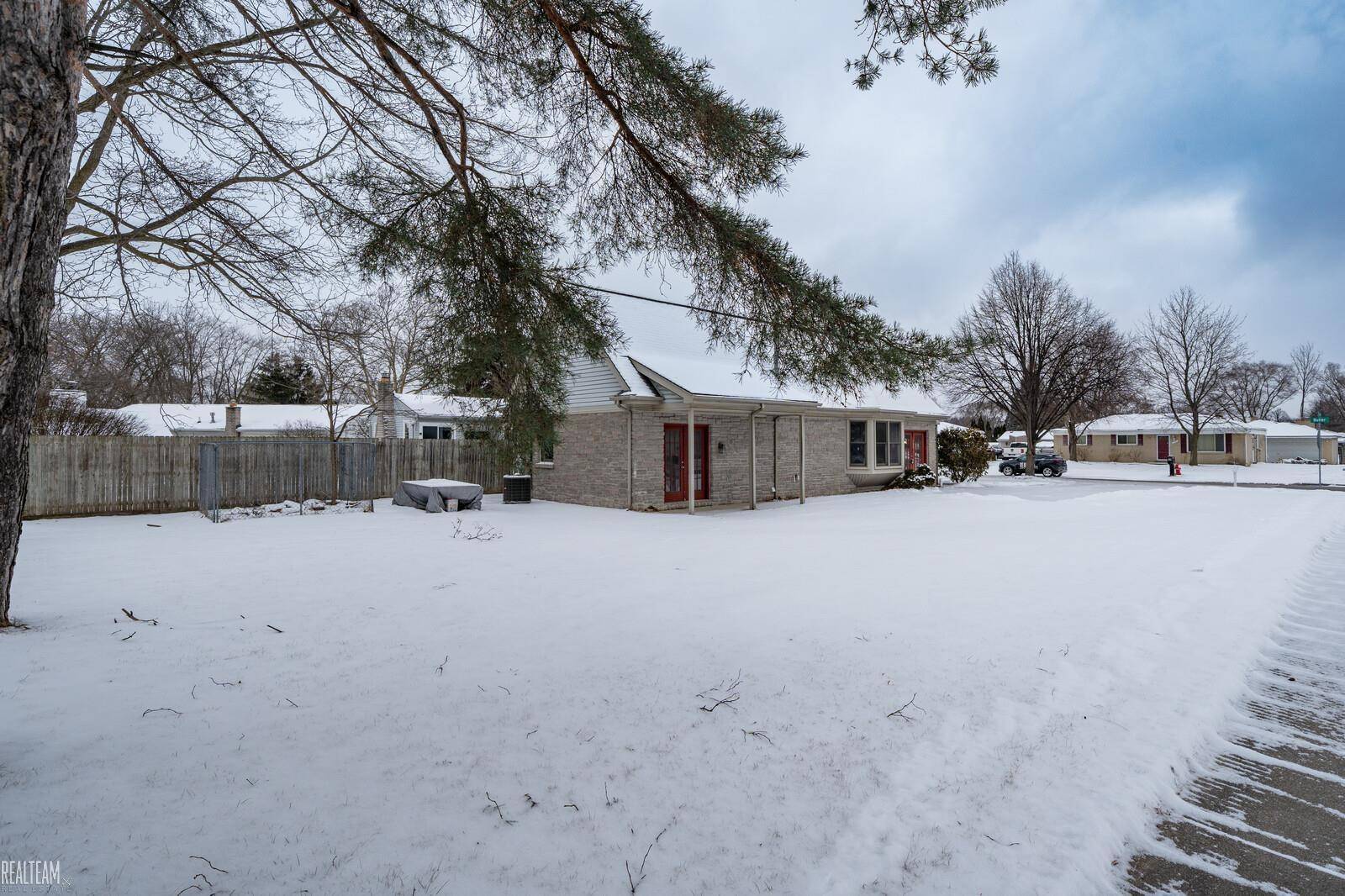 Sterling Heights, MI 48313,13498 Butler DR