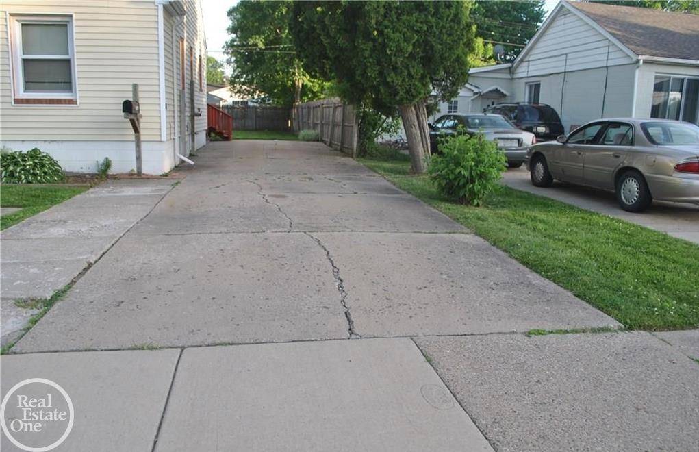 Warren, MI 48089,11036 Stephens RD