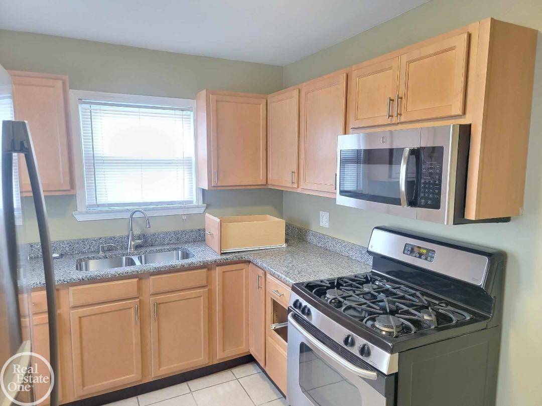 Warren, MI 48089,11036 Stephens RD