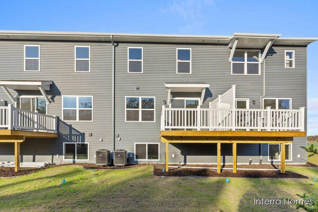 Spring Lake, MI 49456,6118 Burgess DR #11