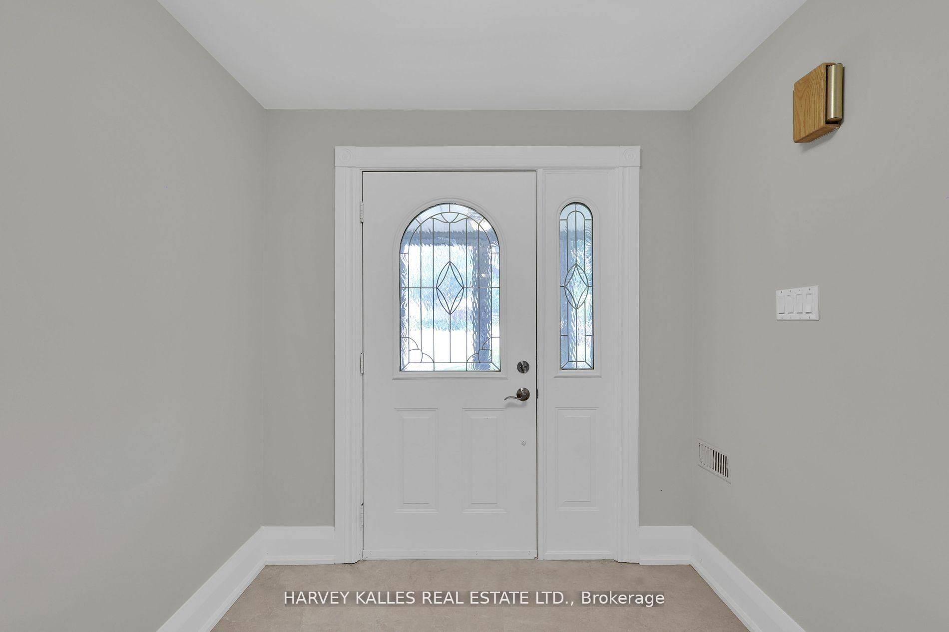 Toronto C14, ON M2N 4B4,16 Wedgeport PL